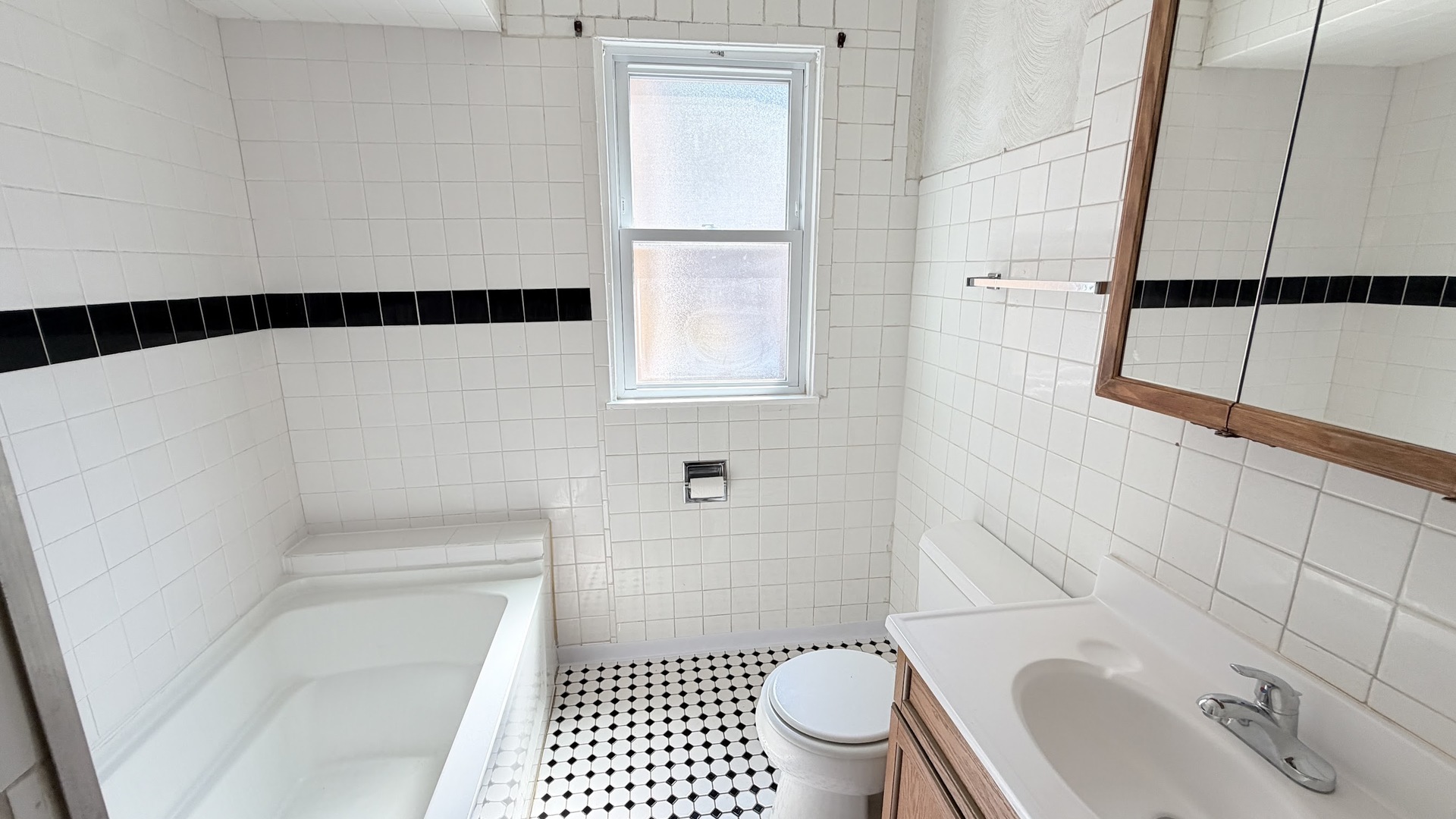 5706 N Maplewood Avenue 2 Property Photo 12