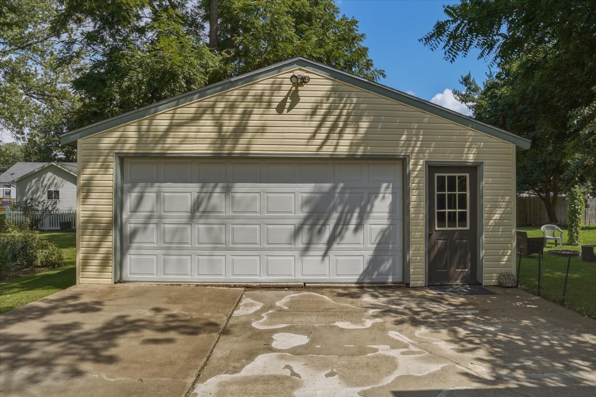 930 N Dixon Avenue Property Photo 22