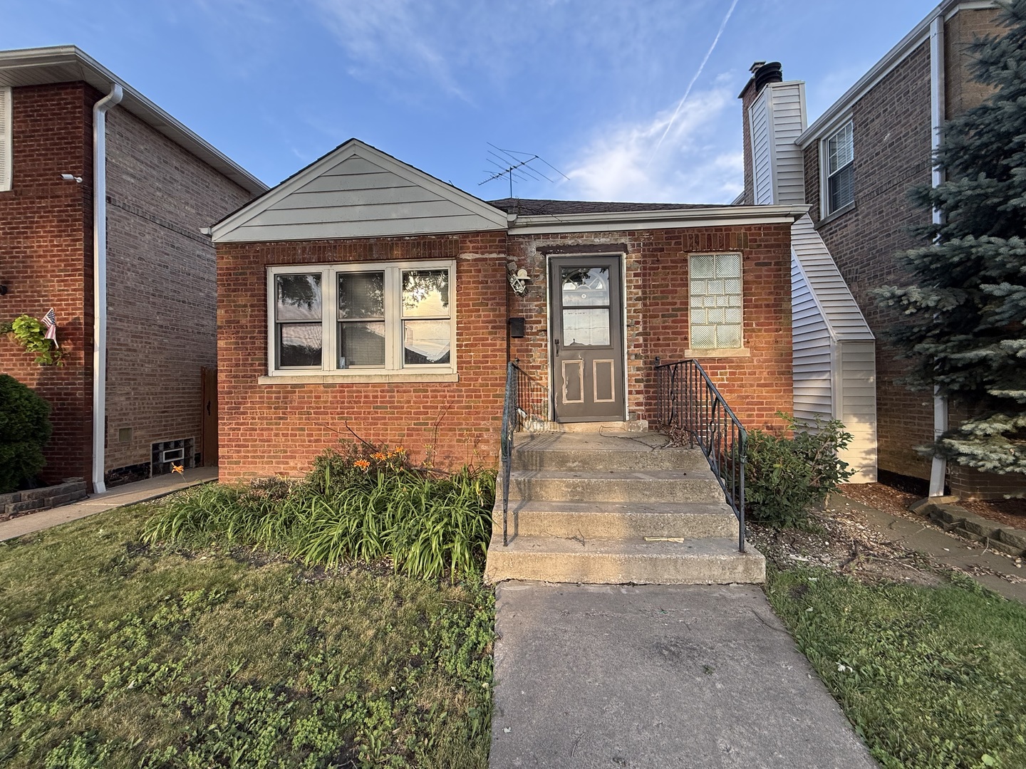 5643 S Newcastle Avenue Property Photo 1