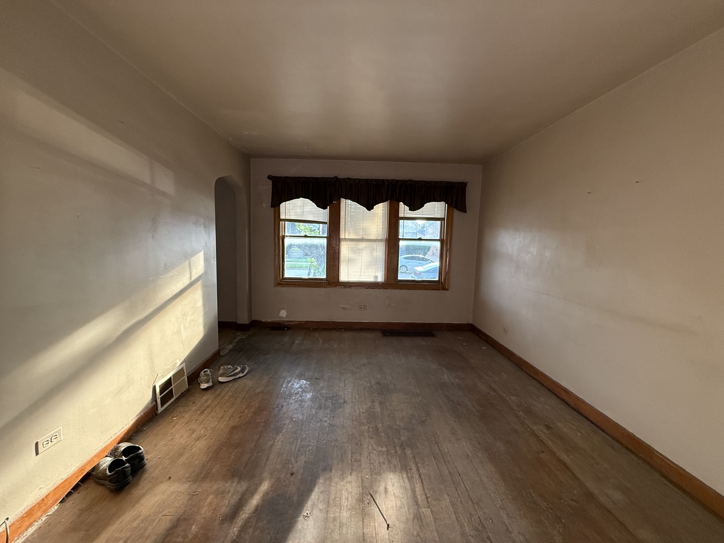 5643 S Newcastle Avenue Property Photo 2