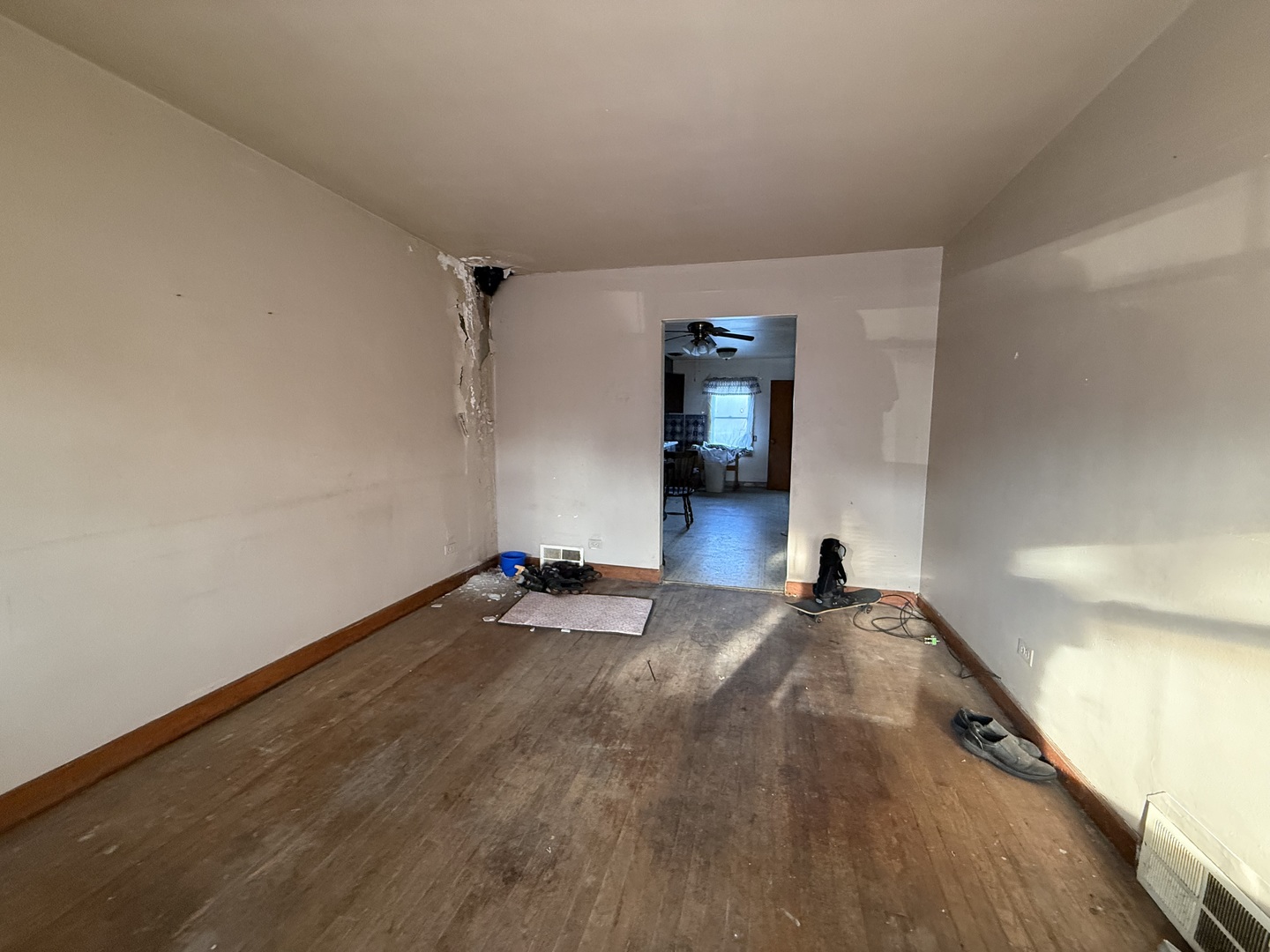 5643 S Newcastle Avenue Property Photo 3