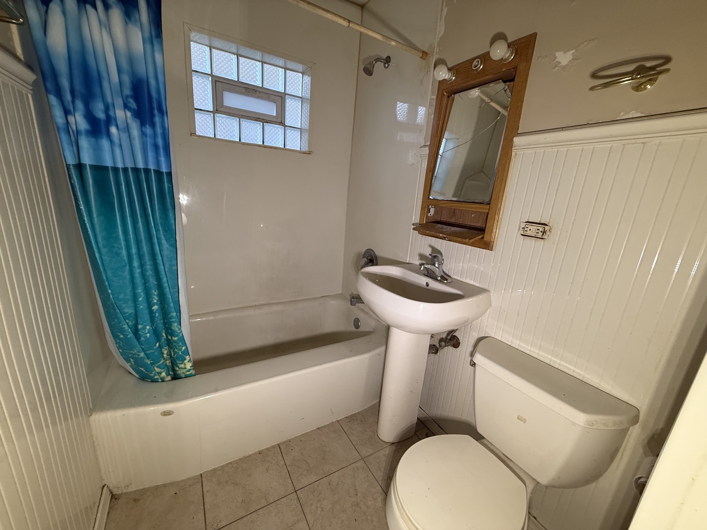 5643 S Newcastle Avenue Property Photo 6