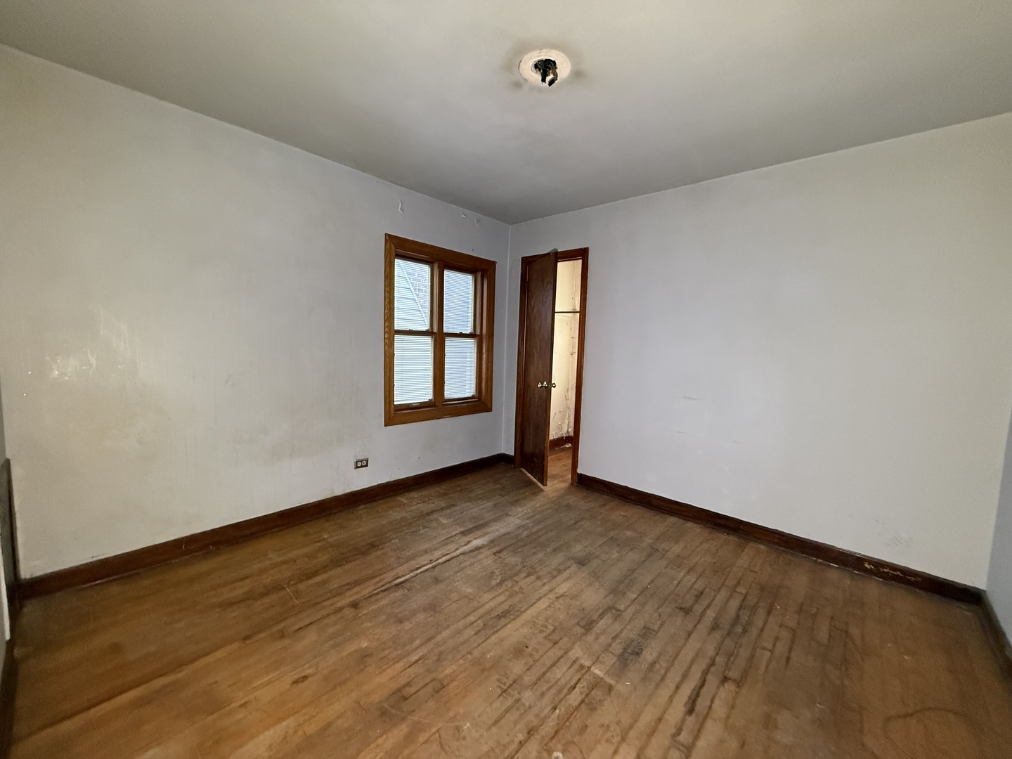 5643 S Newcastle Avenue Property Photo 9
