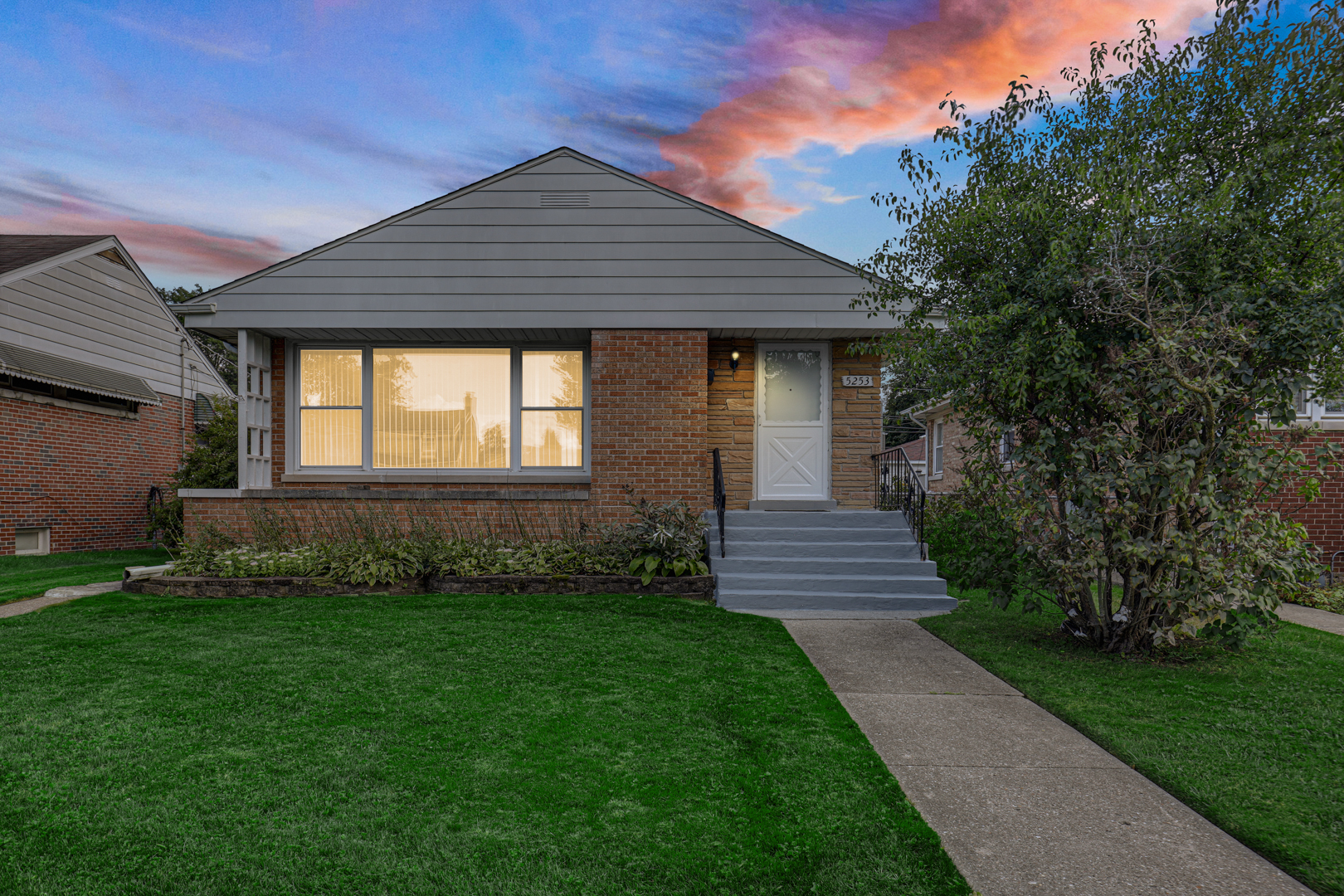 5253 Davis Street Property Photo 1