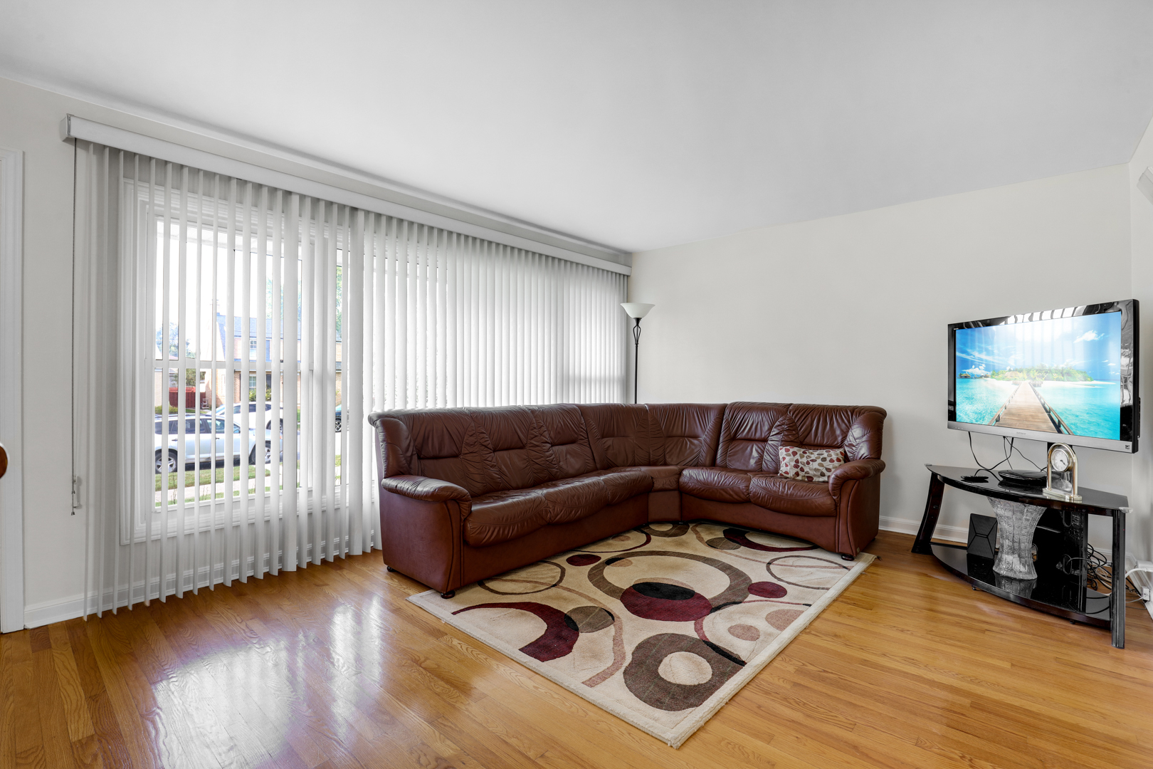 5253 Davis Street Property Photo 3