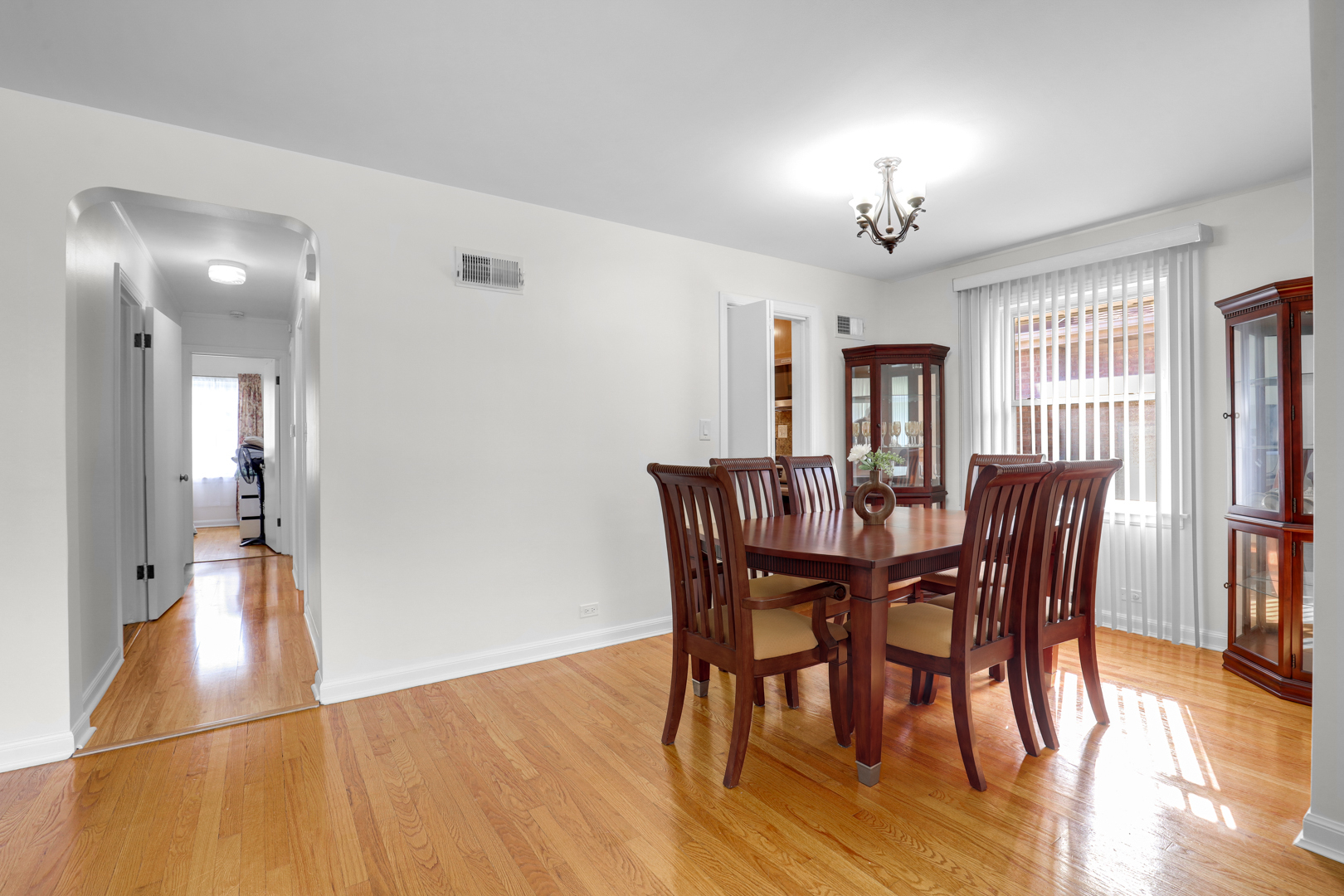 5253 Davis Street Property Photo 5