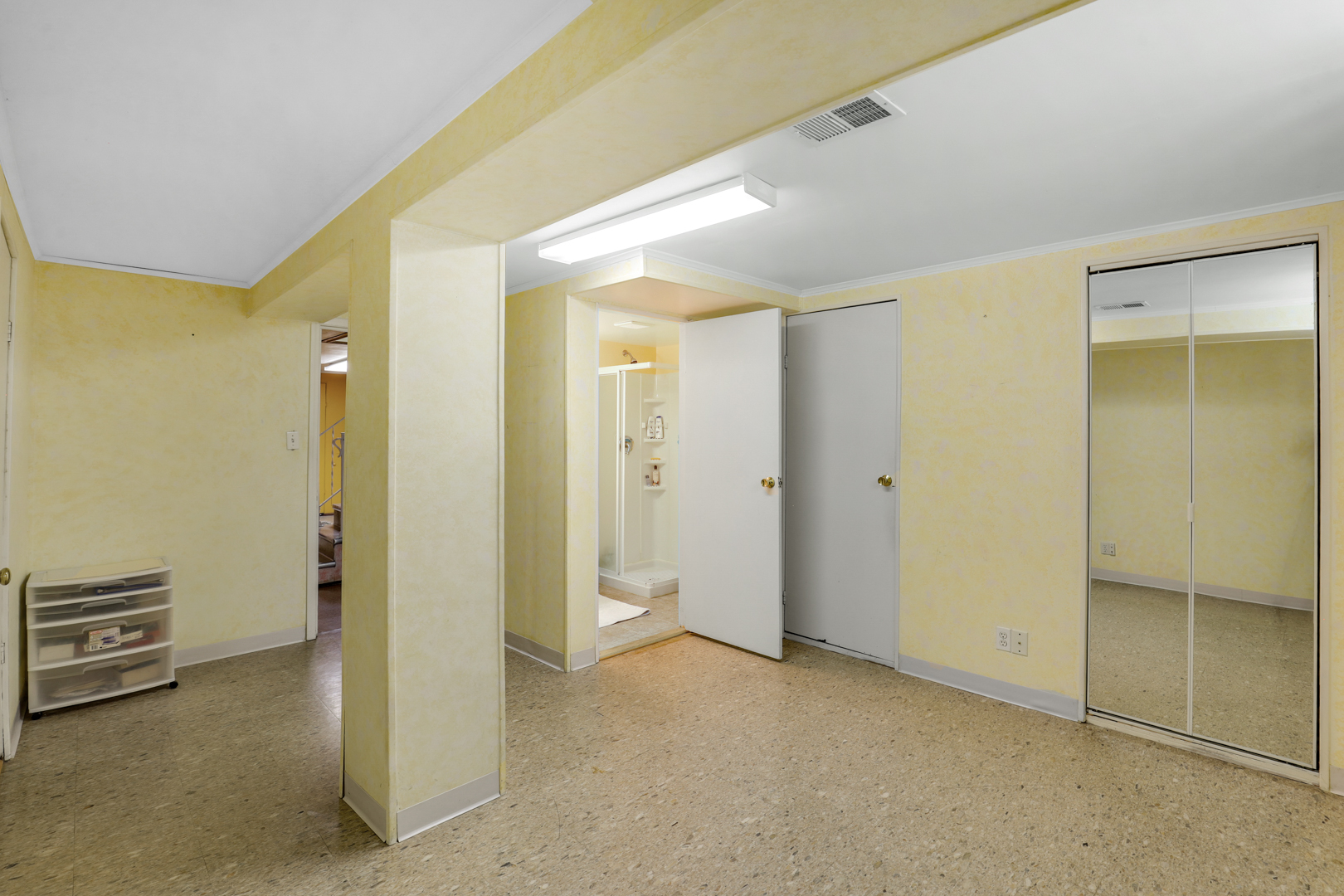 5253 Davis Street Property Photo 16