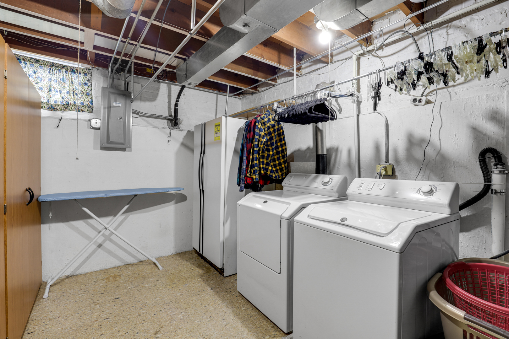 5253 Davis Street Property Photo 17