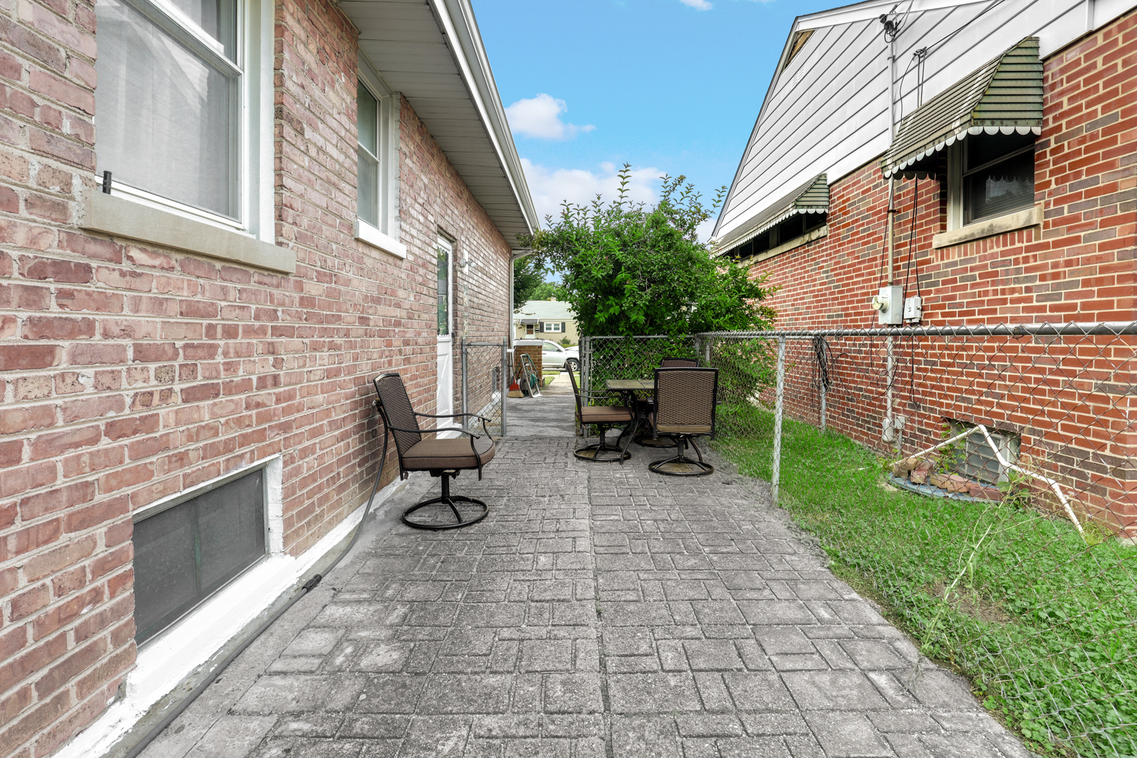 5253 Davis Street Property Photo 18