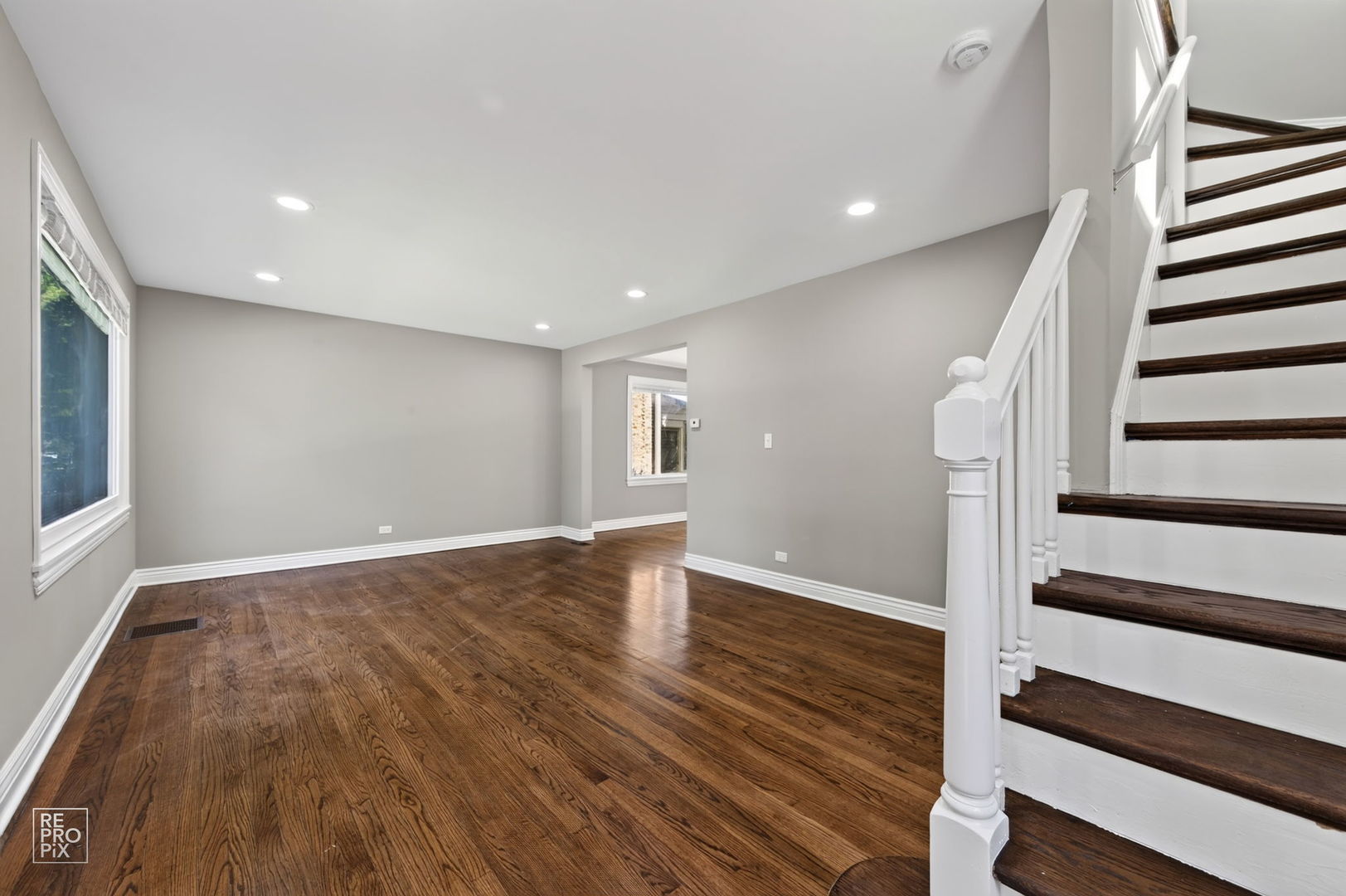 10639 S Forest Avenue Property Photo 3
