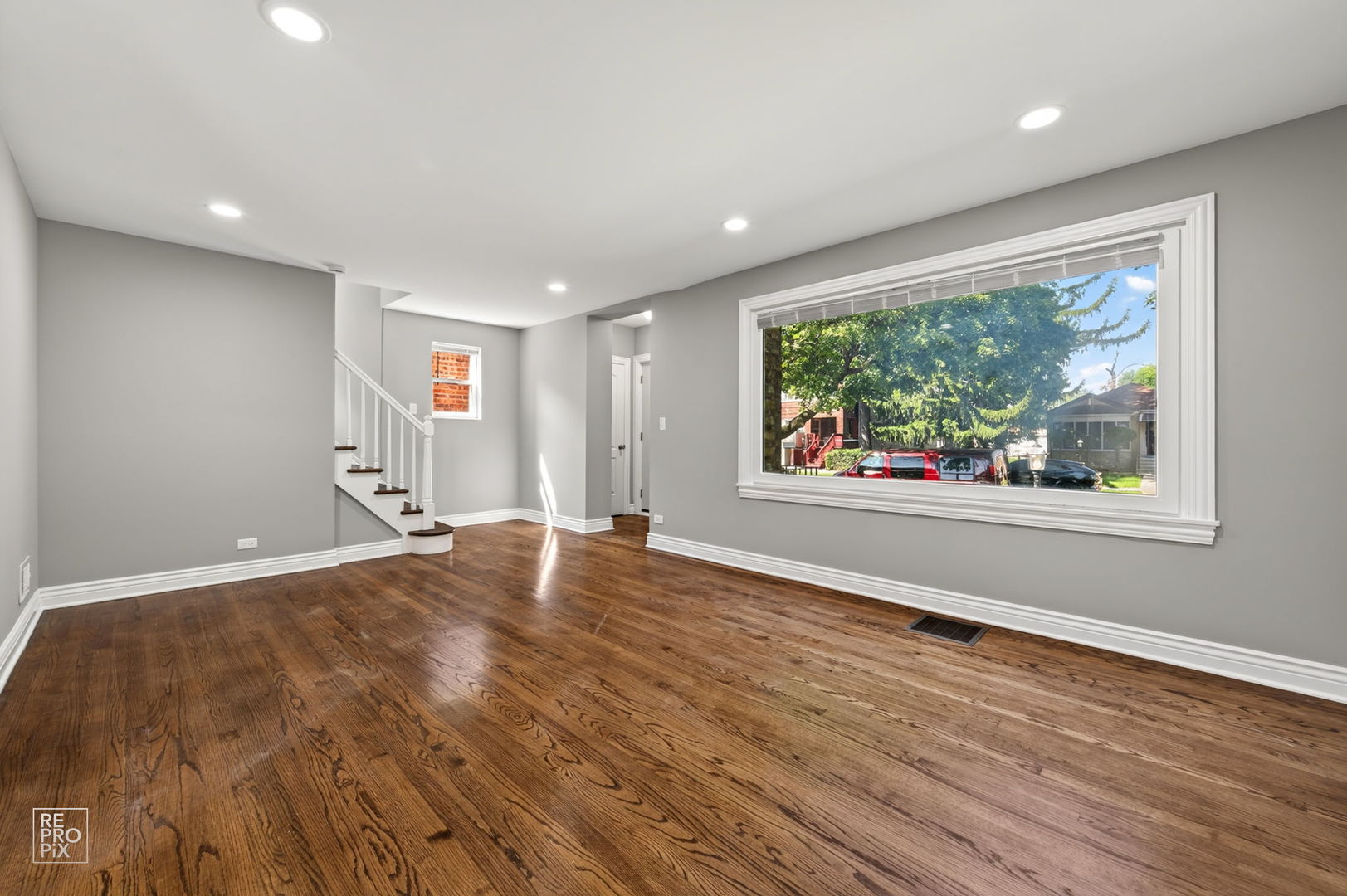 10639 S Forest Avenue Property Photo 4