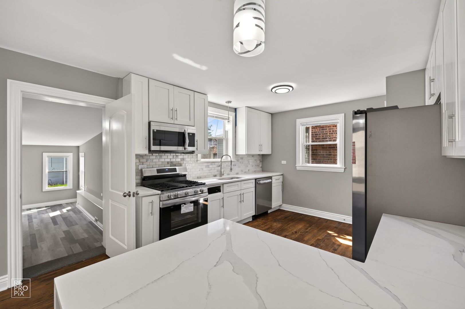 10639 S Forest Avenue Property Photo 8