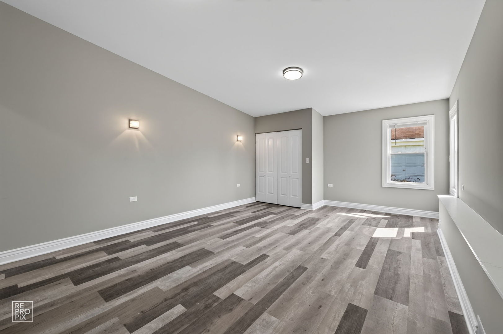 10639 S Forest Avenue Property Photo 9