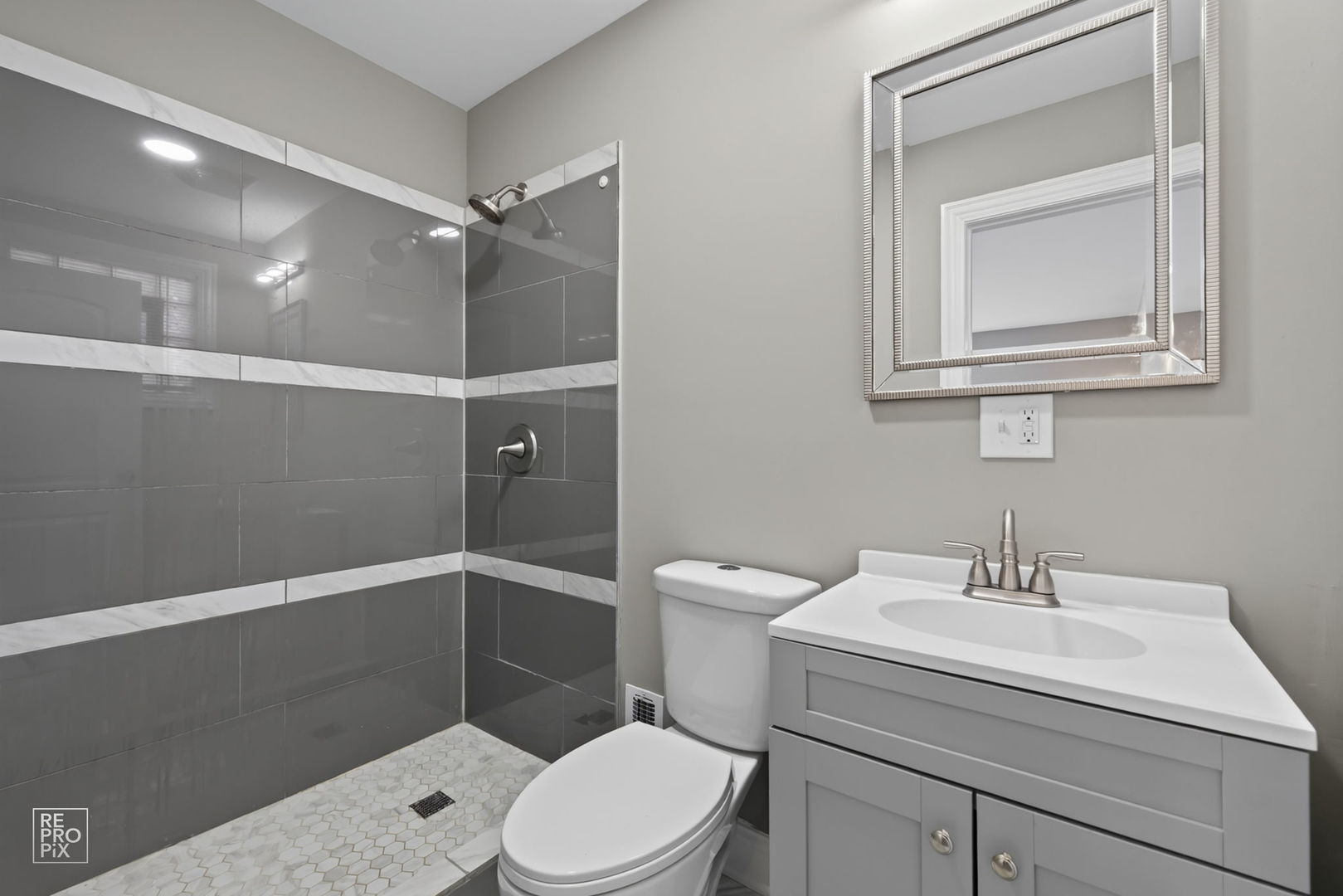 10639 S Forest Avenue Property Photo 11