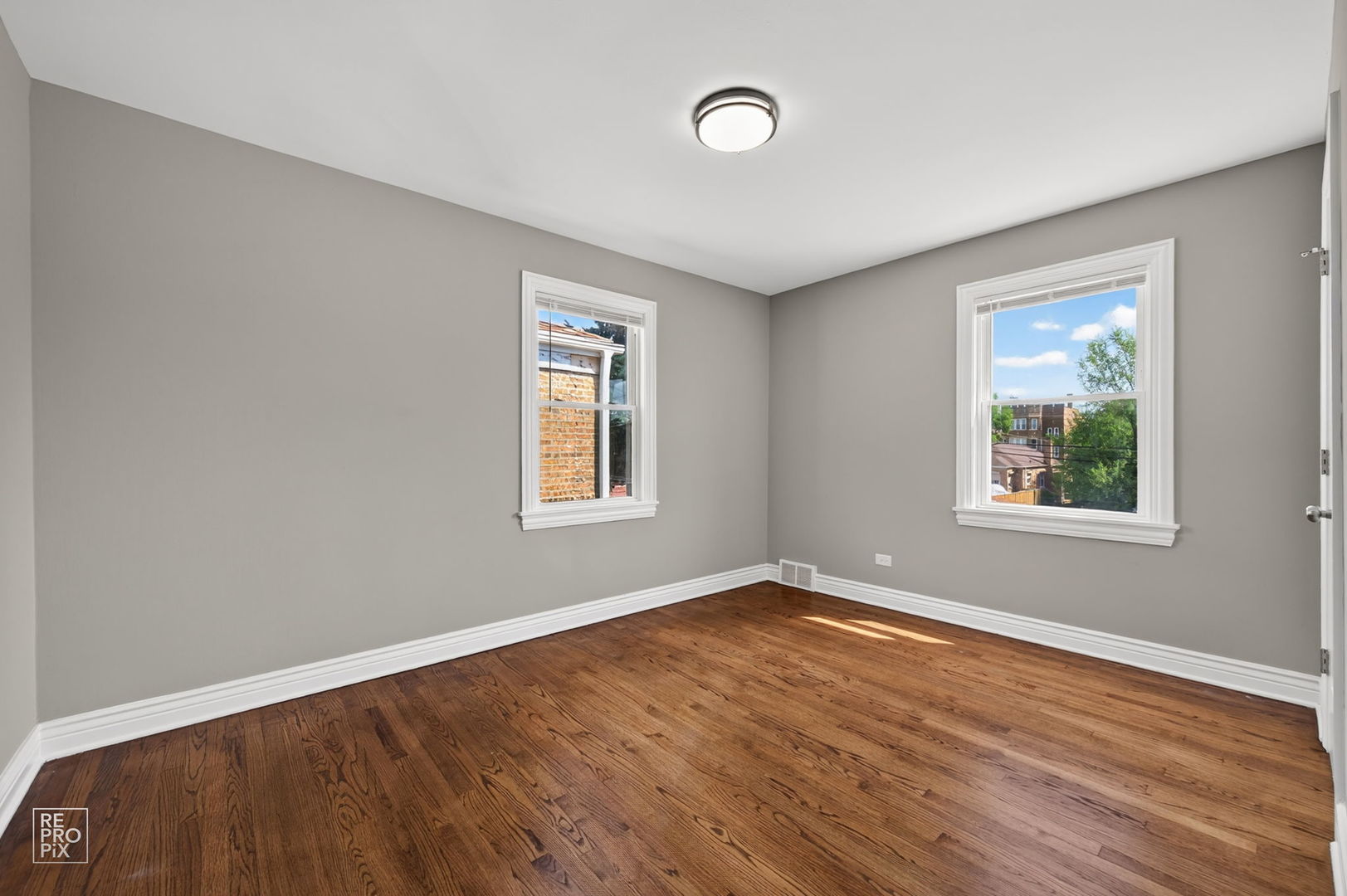 10639 S Forest Avenue Property Photo 12