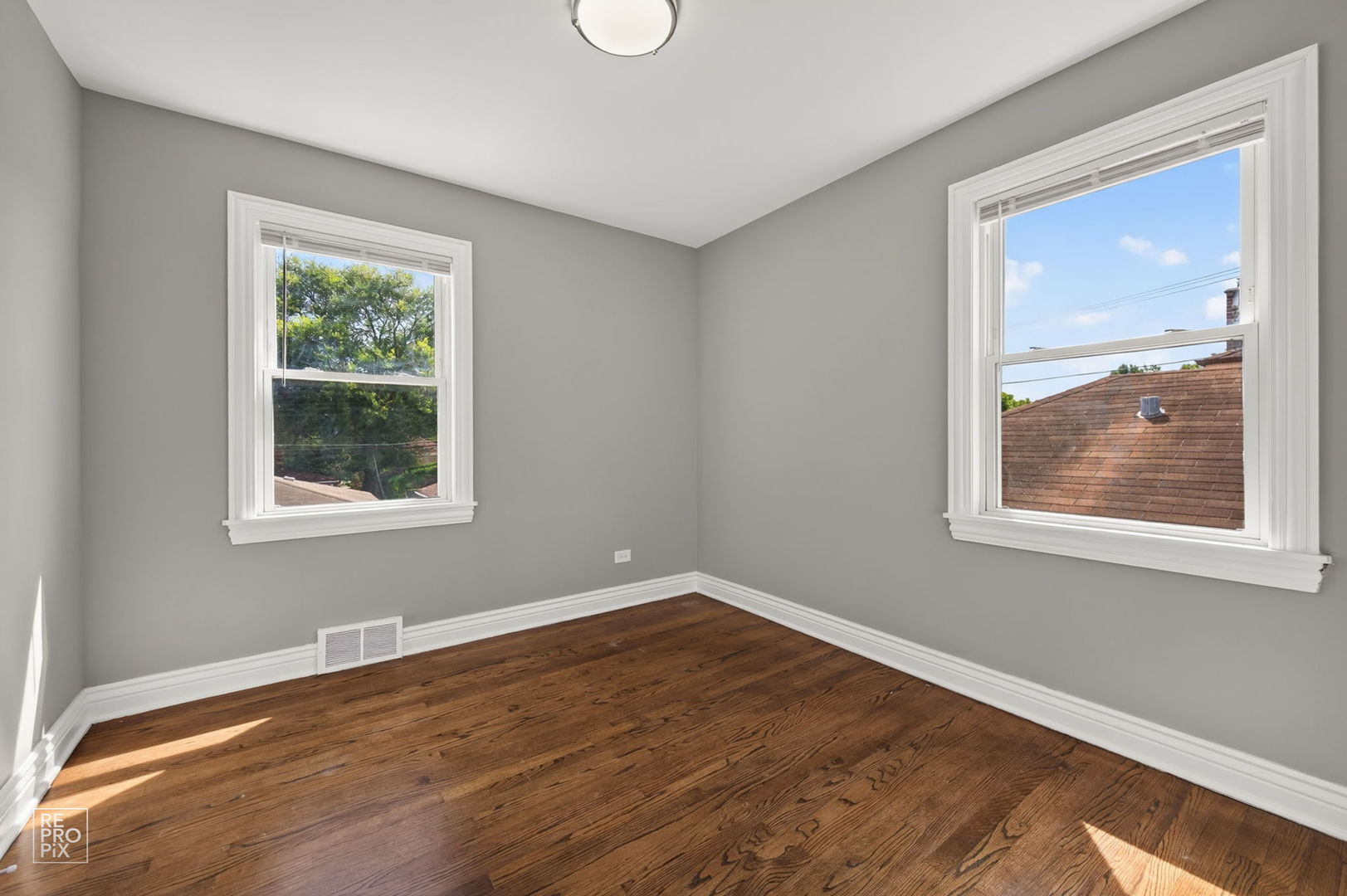 10639 S Forest Avenue Property Photo 14