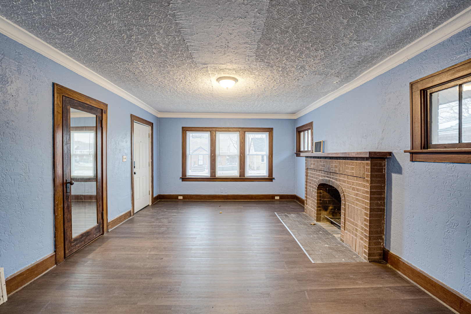 2403 Elm Street Property Photo 3