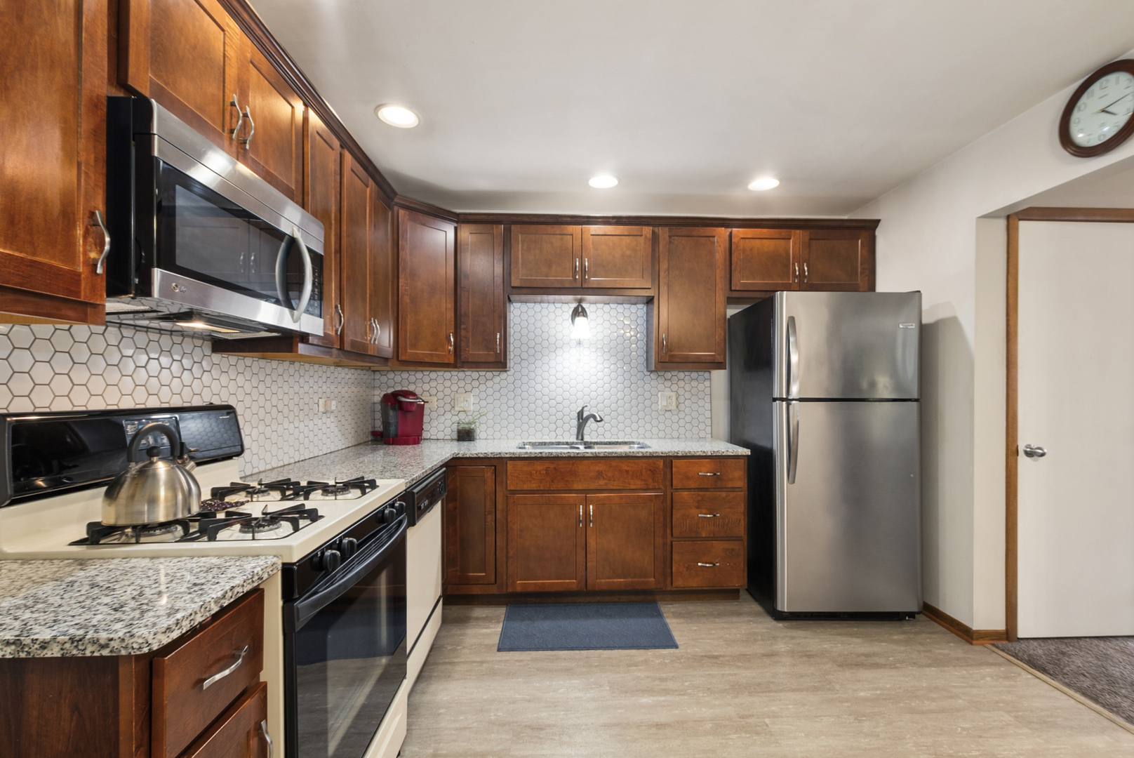 16044 Eagle Ridge Drive Property Photo 9