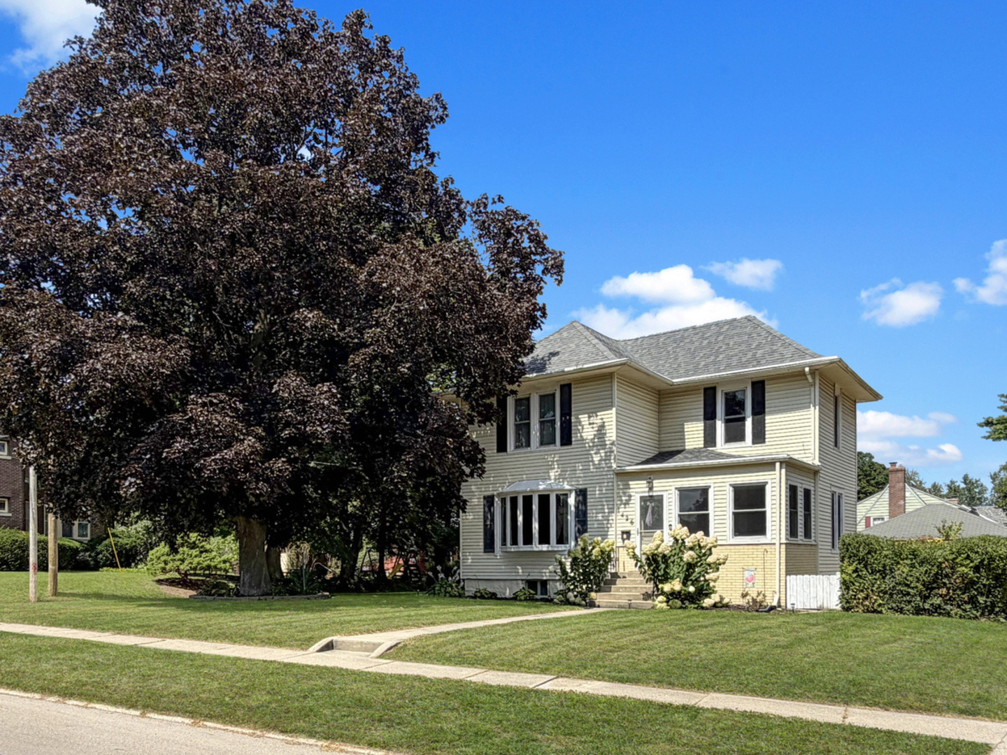 1426 W Lincoln Boulevard Property Photo