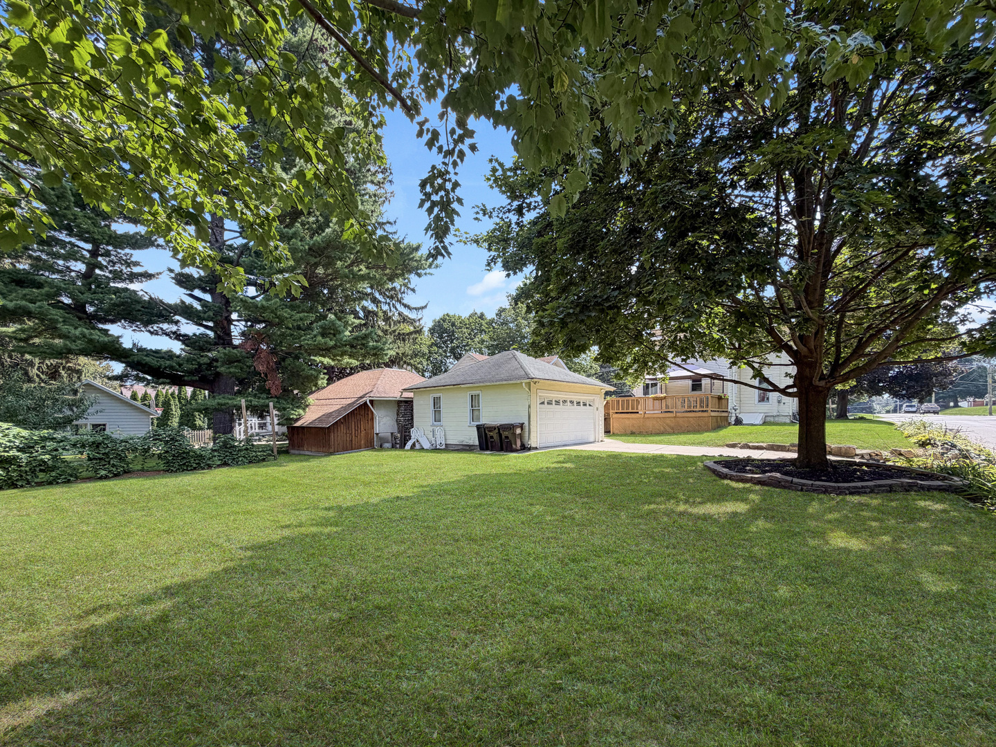 1426 W Lincoln Boulevard Property Photo 5