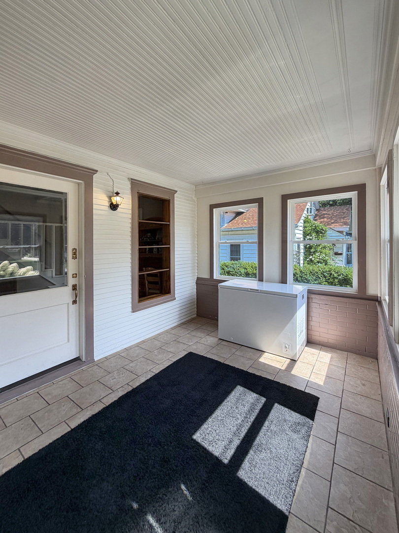 1426 W Lincoln Boulevard Property Photo 11
