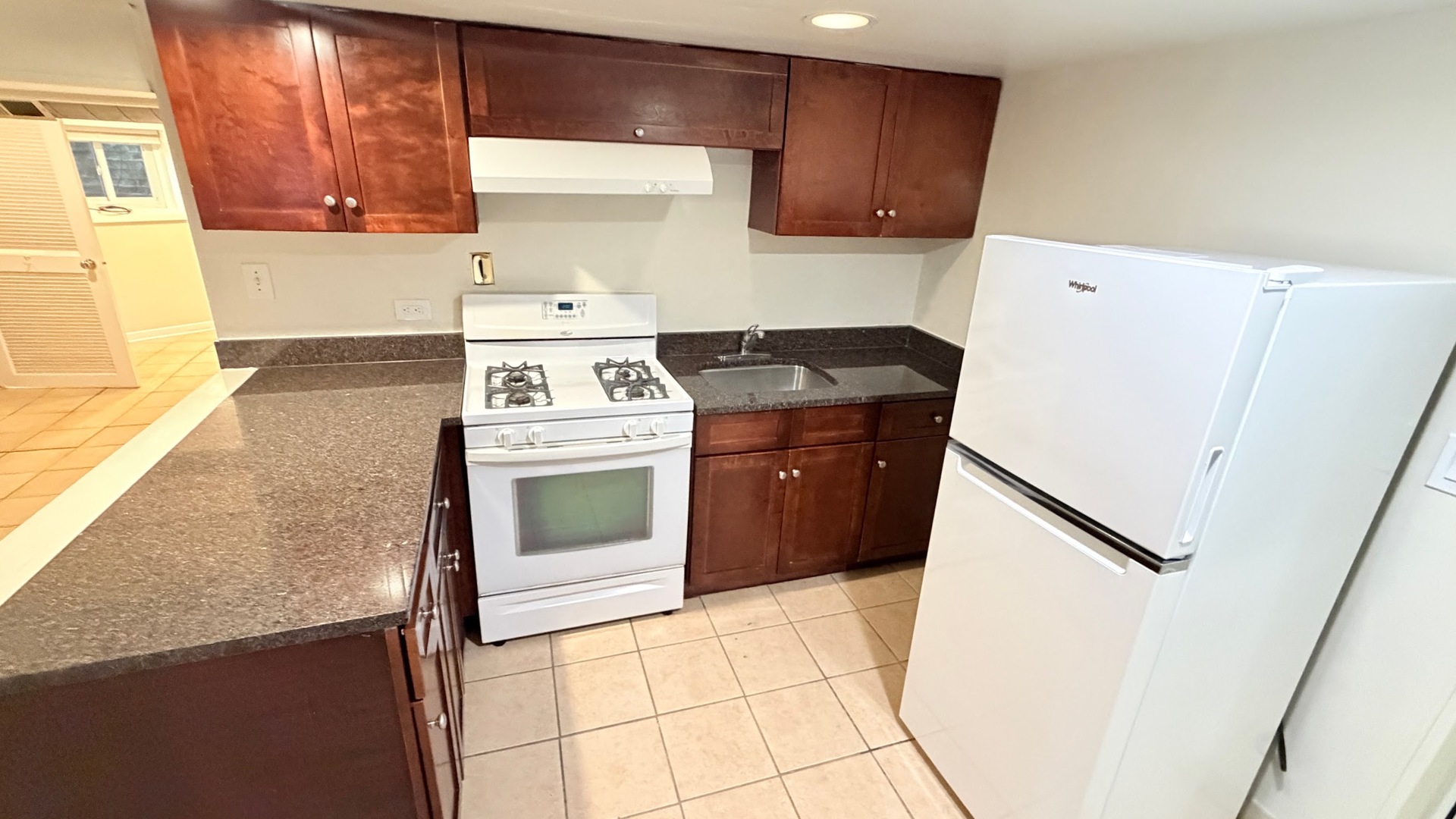 5706 N Maplewood Avenue G Property Photo 2