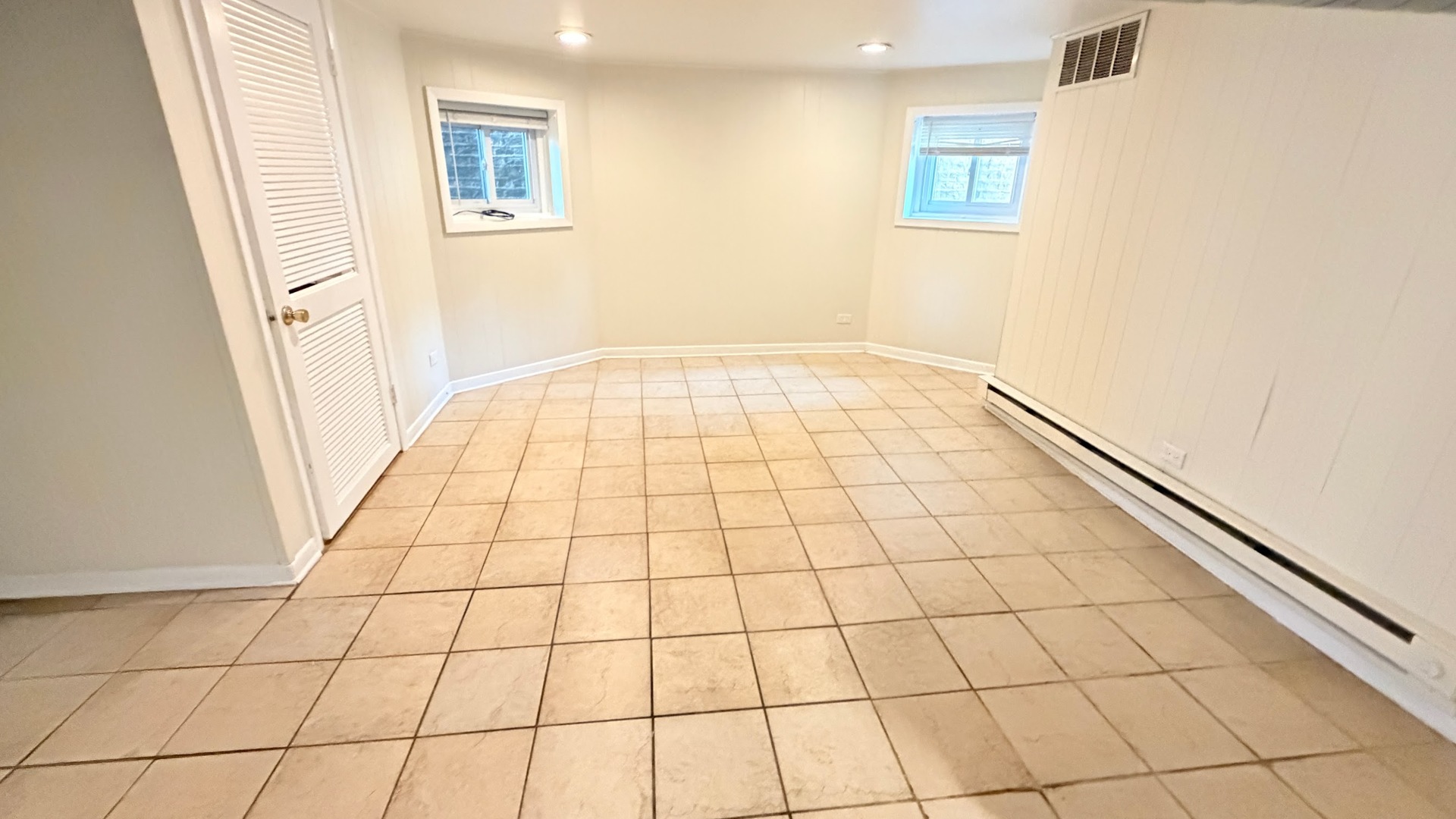 5706 N Maplewood Avenue G Property Photo 5