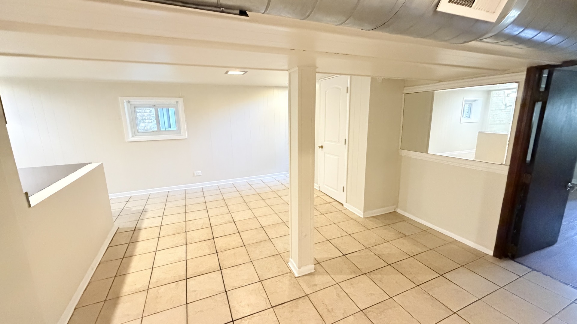 5706 N Maplewood Avenue G Property Photo 6