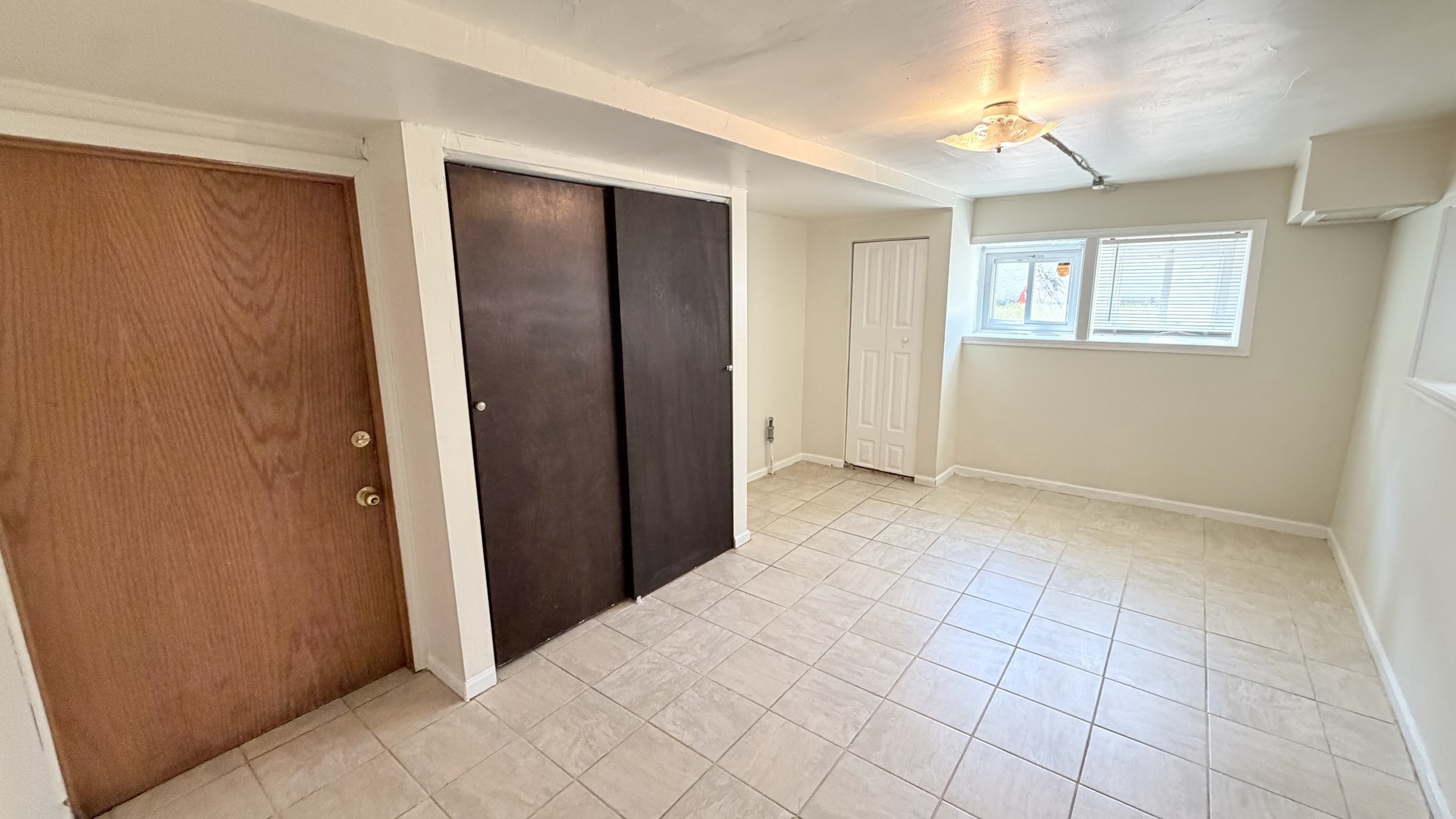5706 N Maplewood Avenue G Property Photo 7