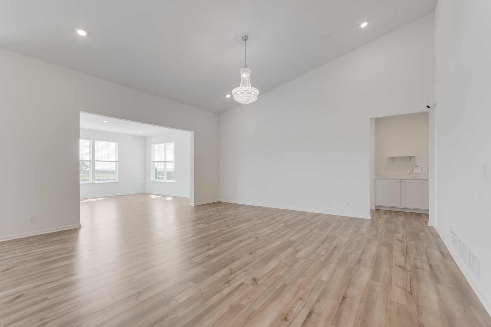 2164 Tremont Avenue Property Photo 7