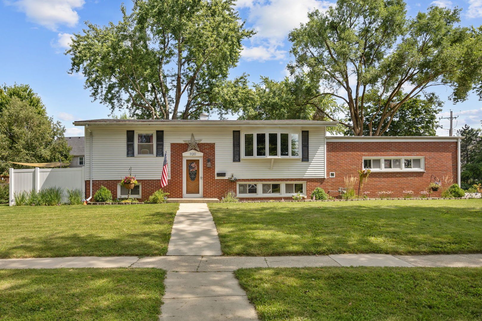 1120 S 12th Avenue Property Photo 1