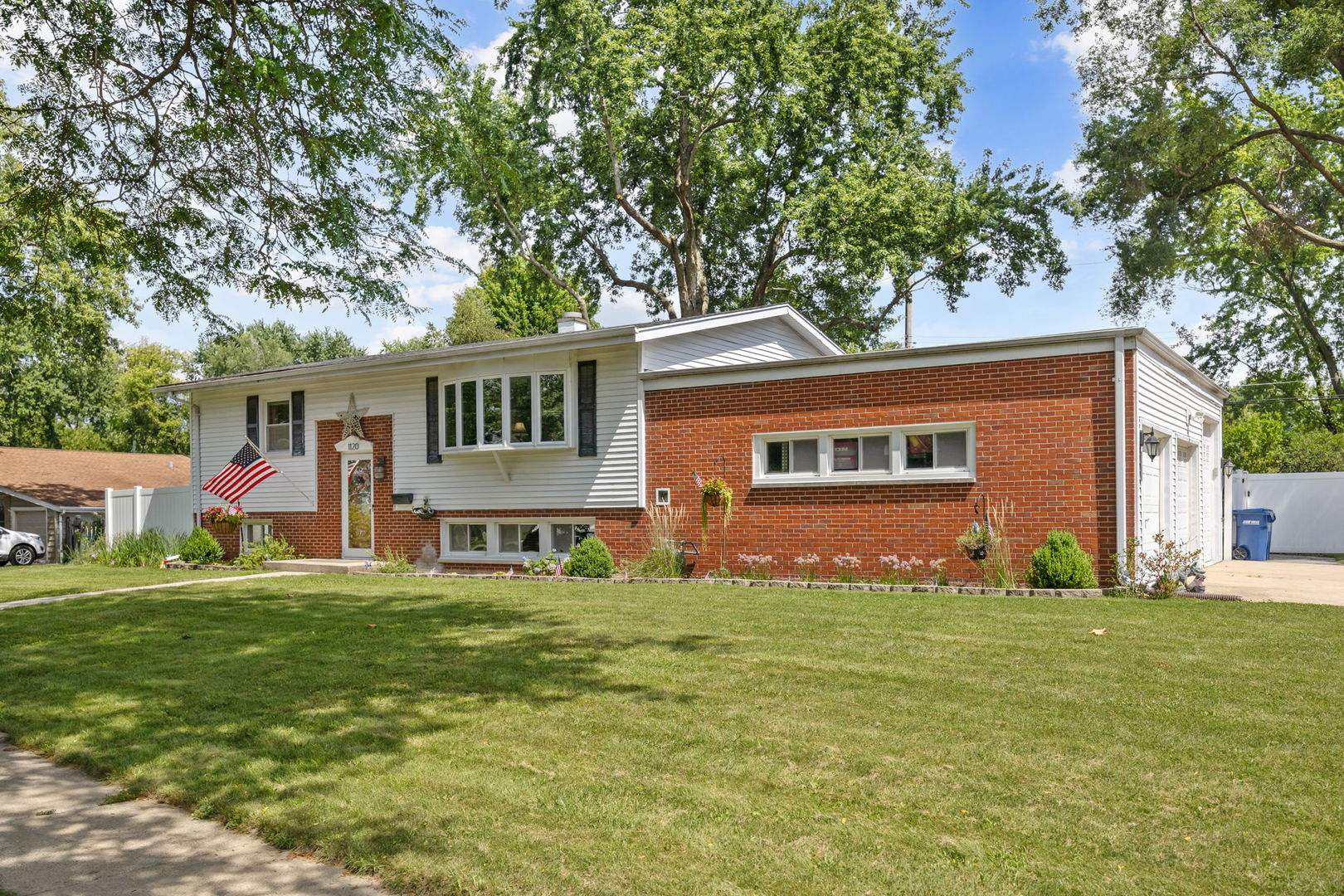 1120 S 12th Avenue Property Photo 3