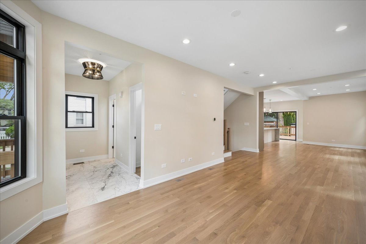 3841 N Kenneth Avenue Property Photo 3