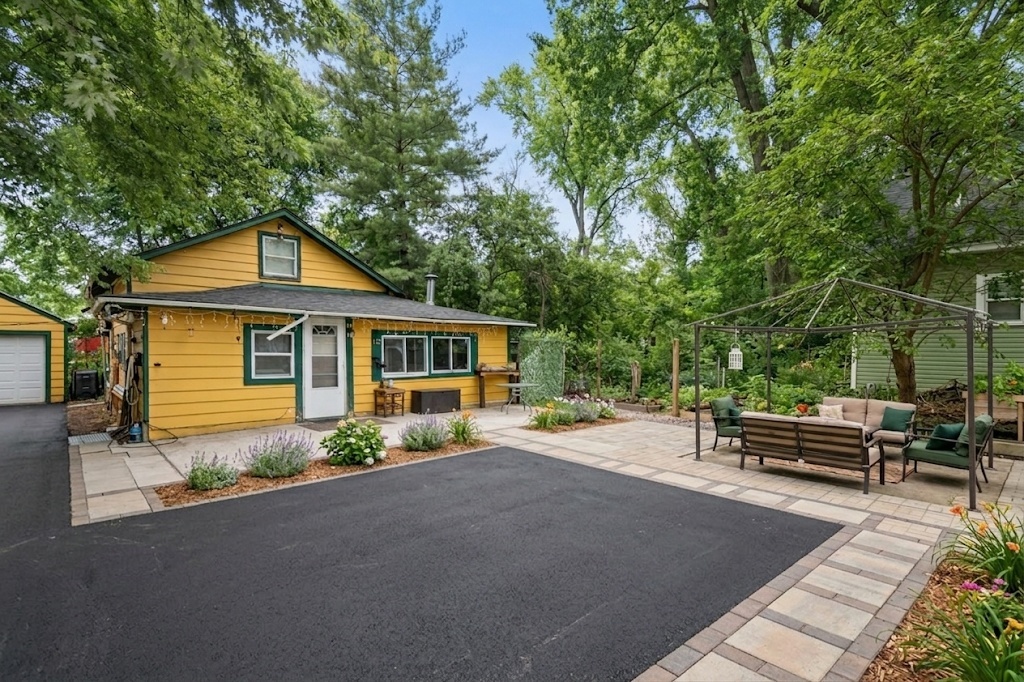 125 Sunnyside Avenue Property Photo 4