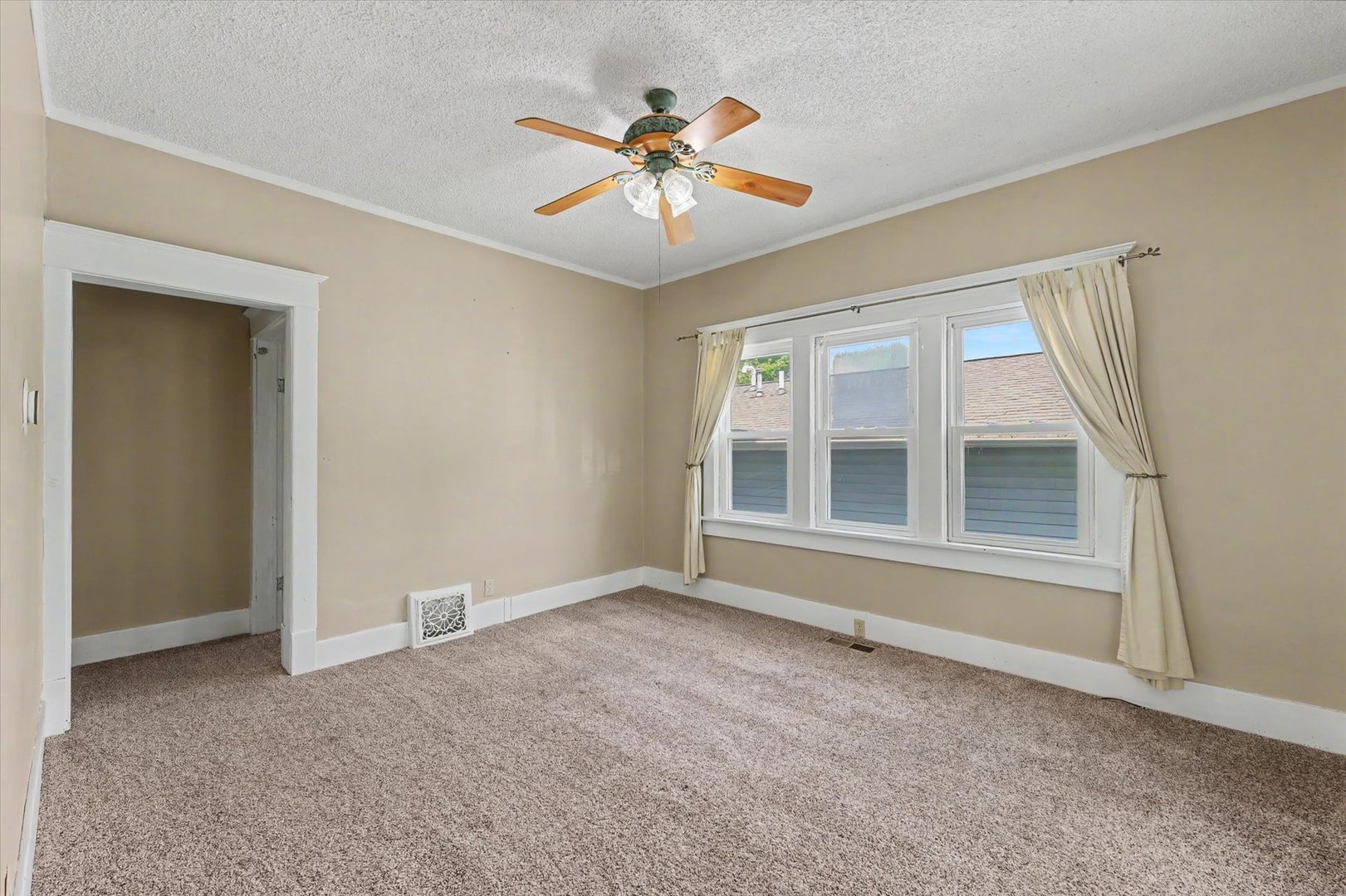 110 S Richman Street Property Photo 10