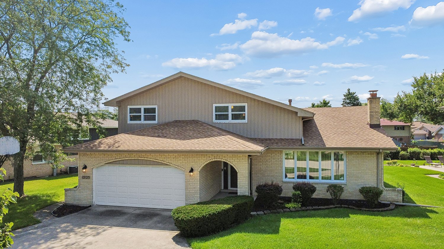 12123 Lake View Drive Property Photo 1