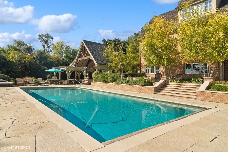 65 Round Barn Road Property Photo 1