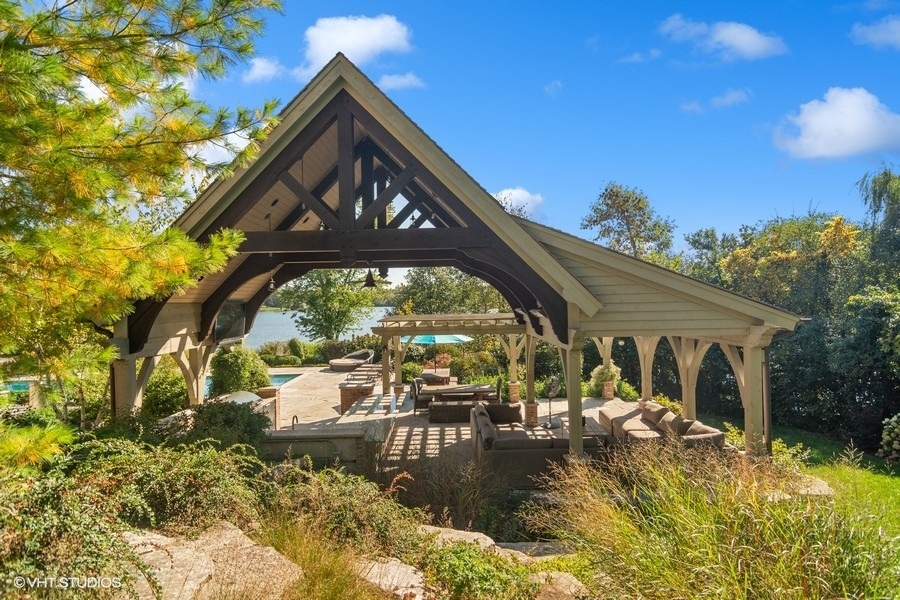 65 Round Barn Road Property Photo 6