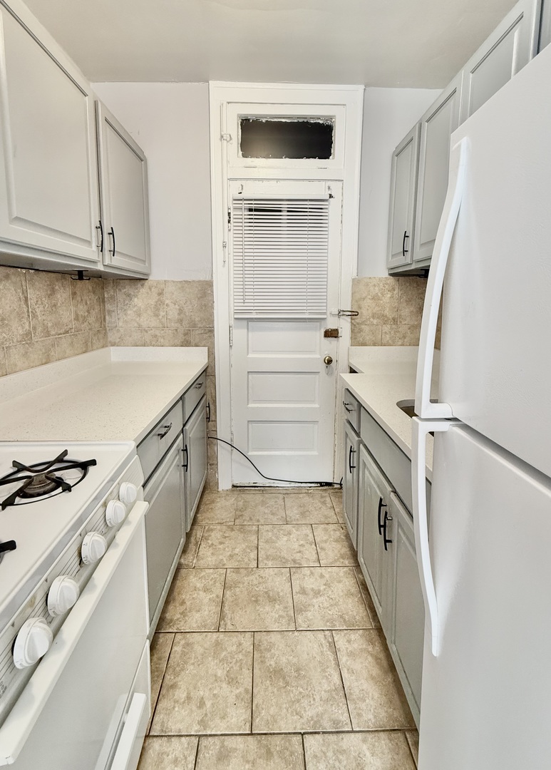 2801 W Lunt Avenue H3 Property Photo 7