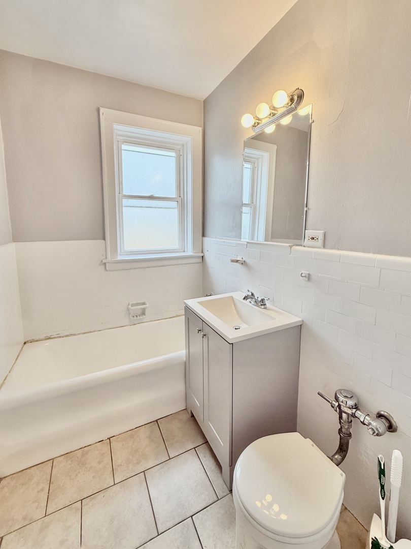 2801 W Lunt Avenue H3 Property Photo 12