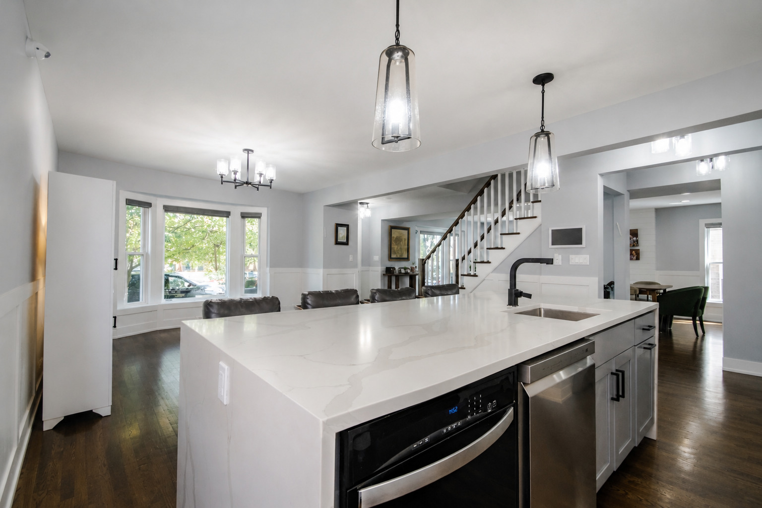 6630 N Trumbull Avenue Property Photo 3