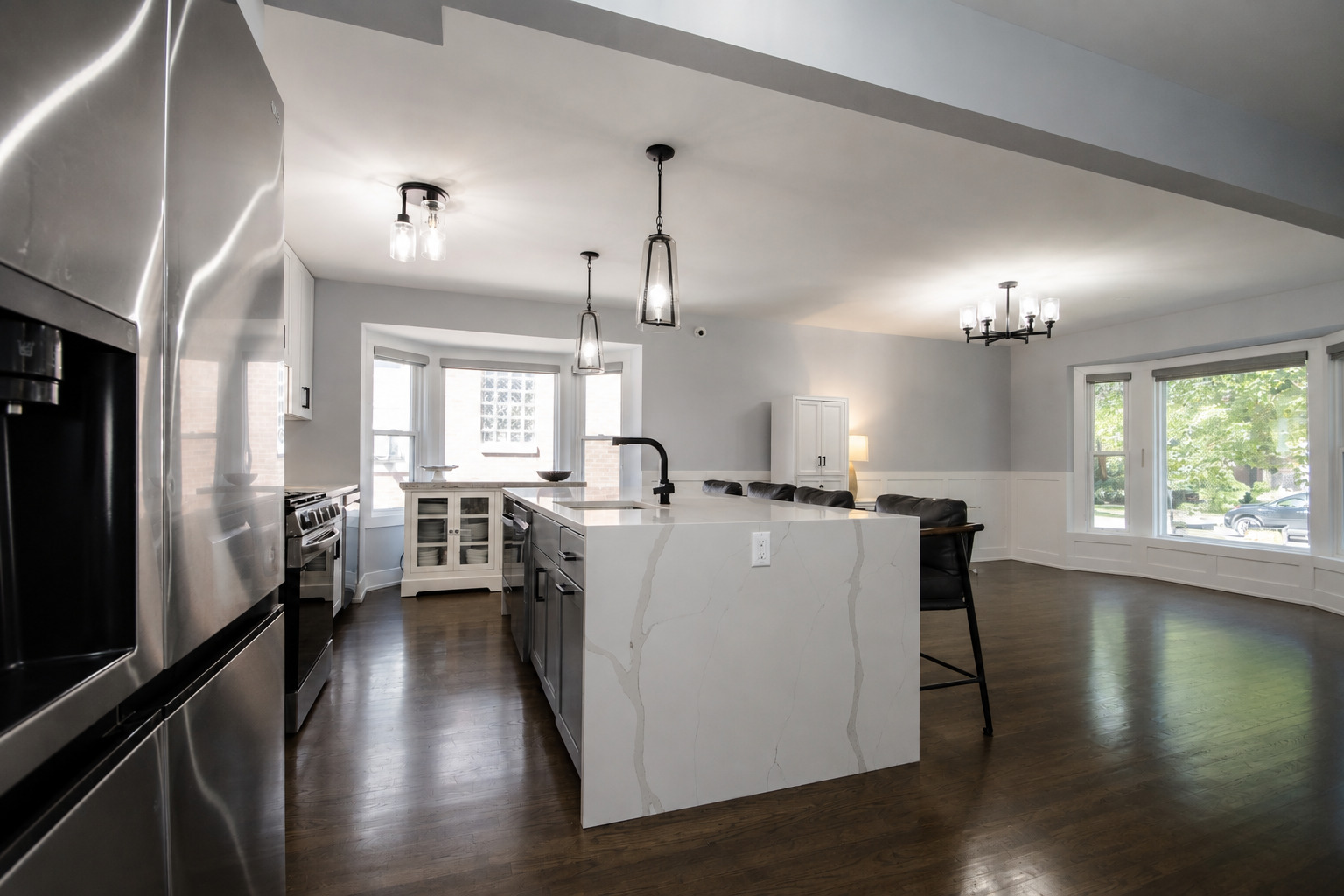 6630 N Trumbull Avenue Property Photo 4