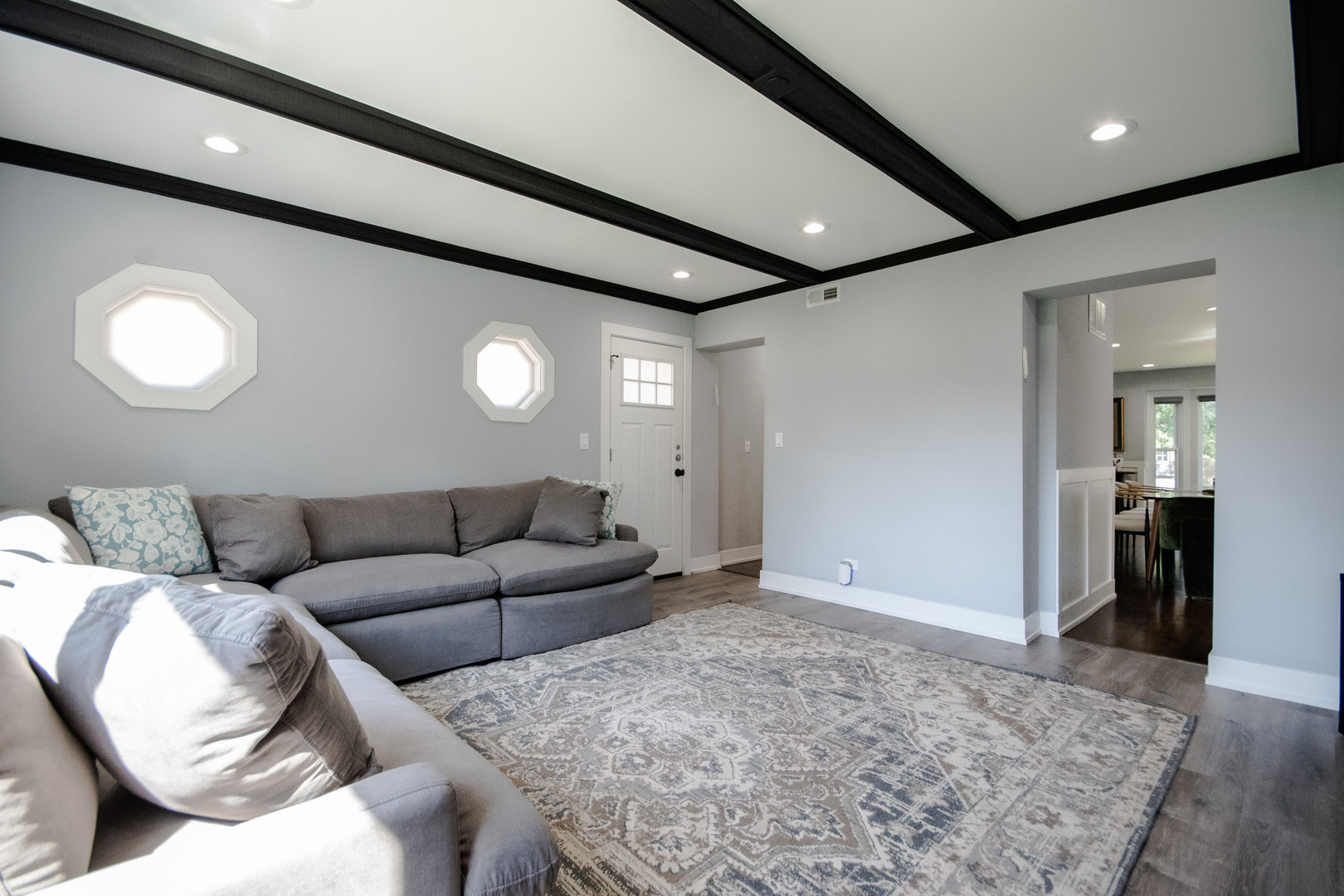 6630 N Trumbull Avenue Property Photo 9