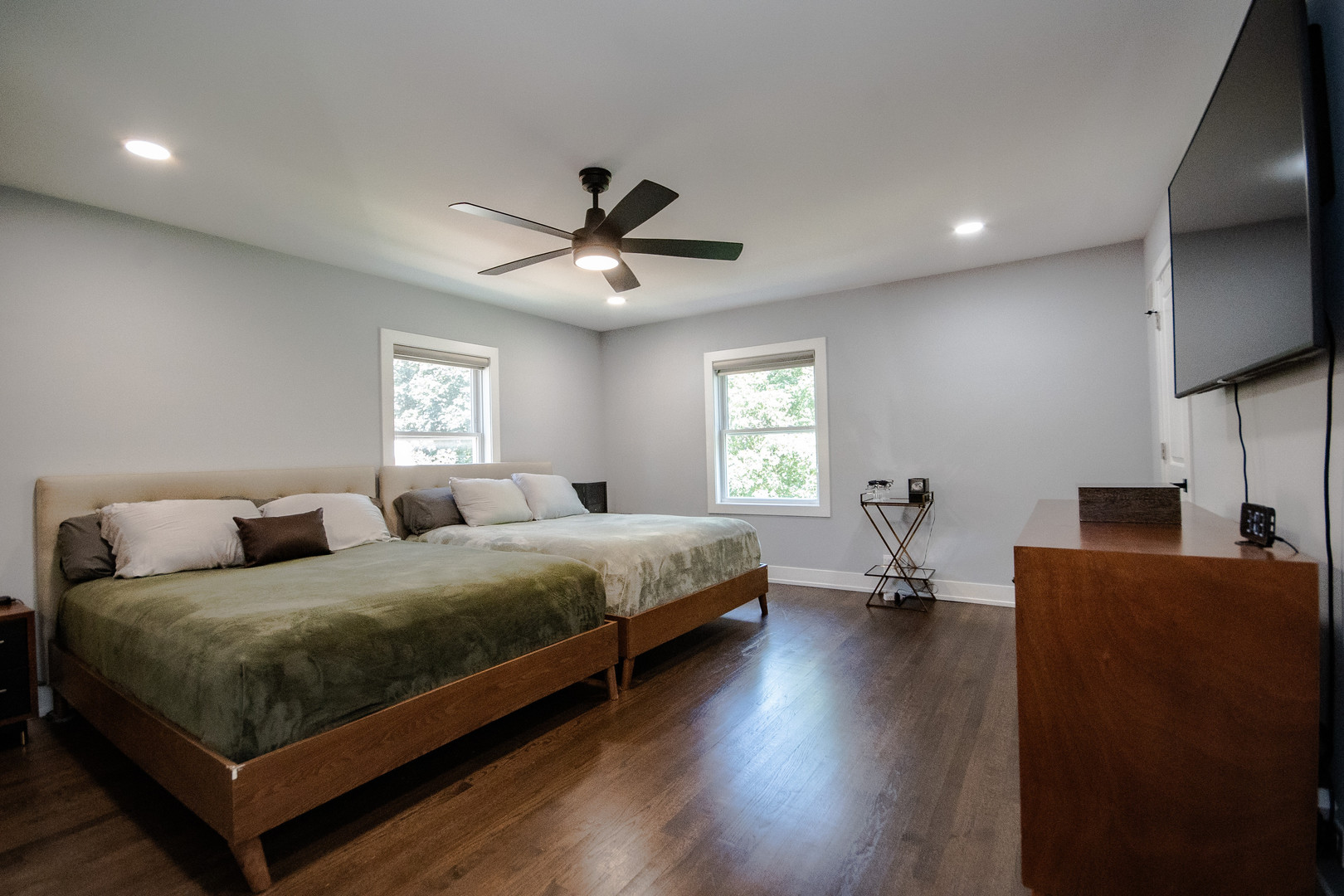 6630 N Trumbull Avenue Property Photo 11