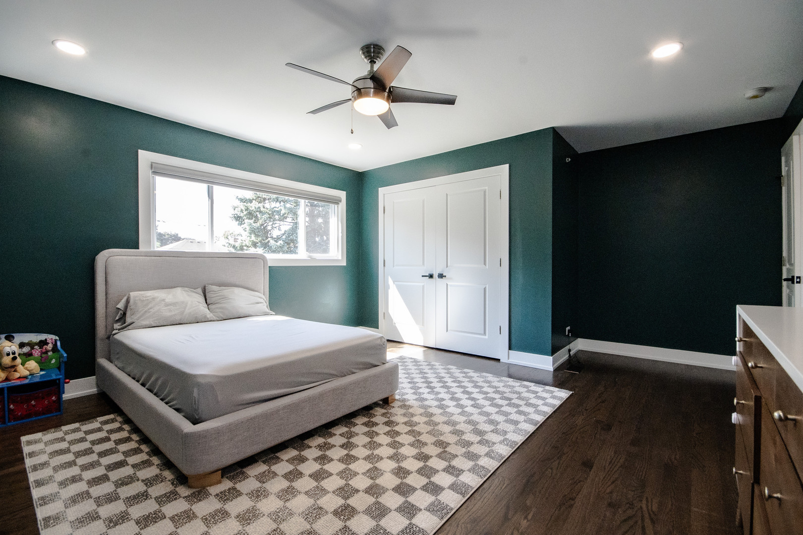 6630 N Trumbull Avenue Property Photo 16