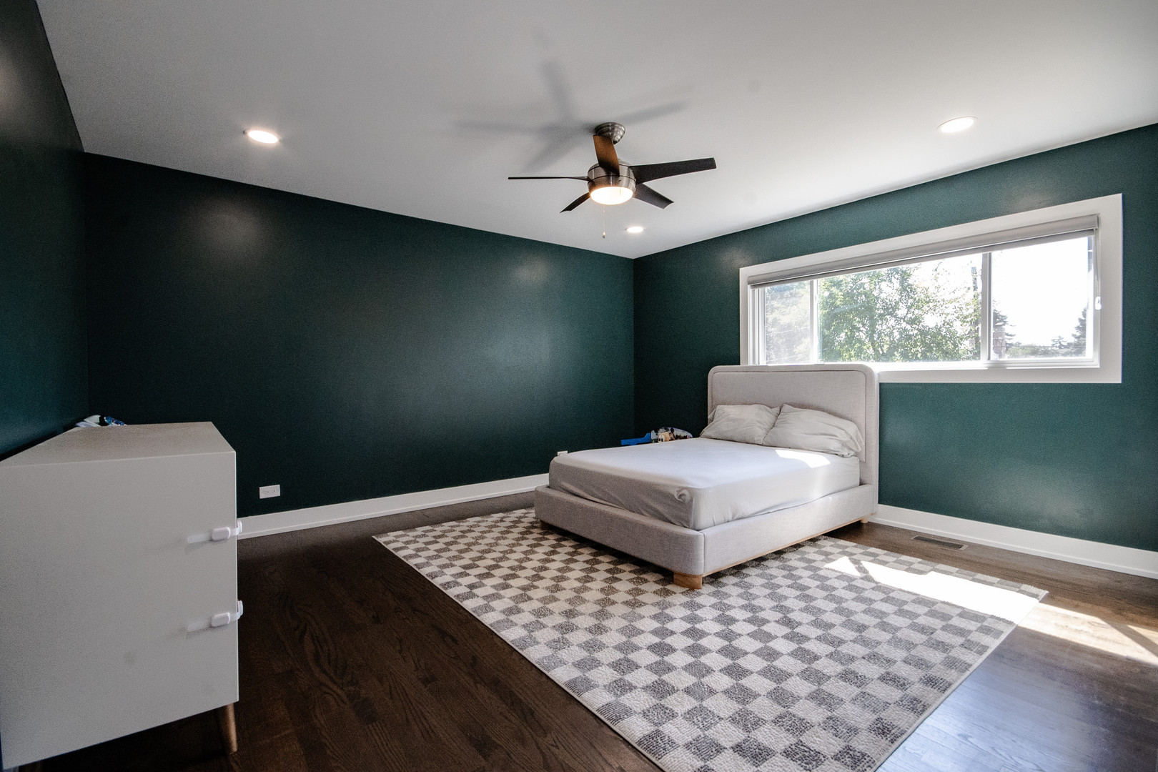 6630 N Trumbull Avenue Property Photo 17