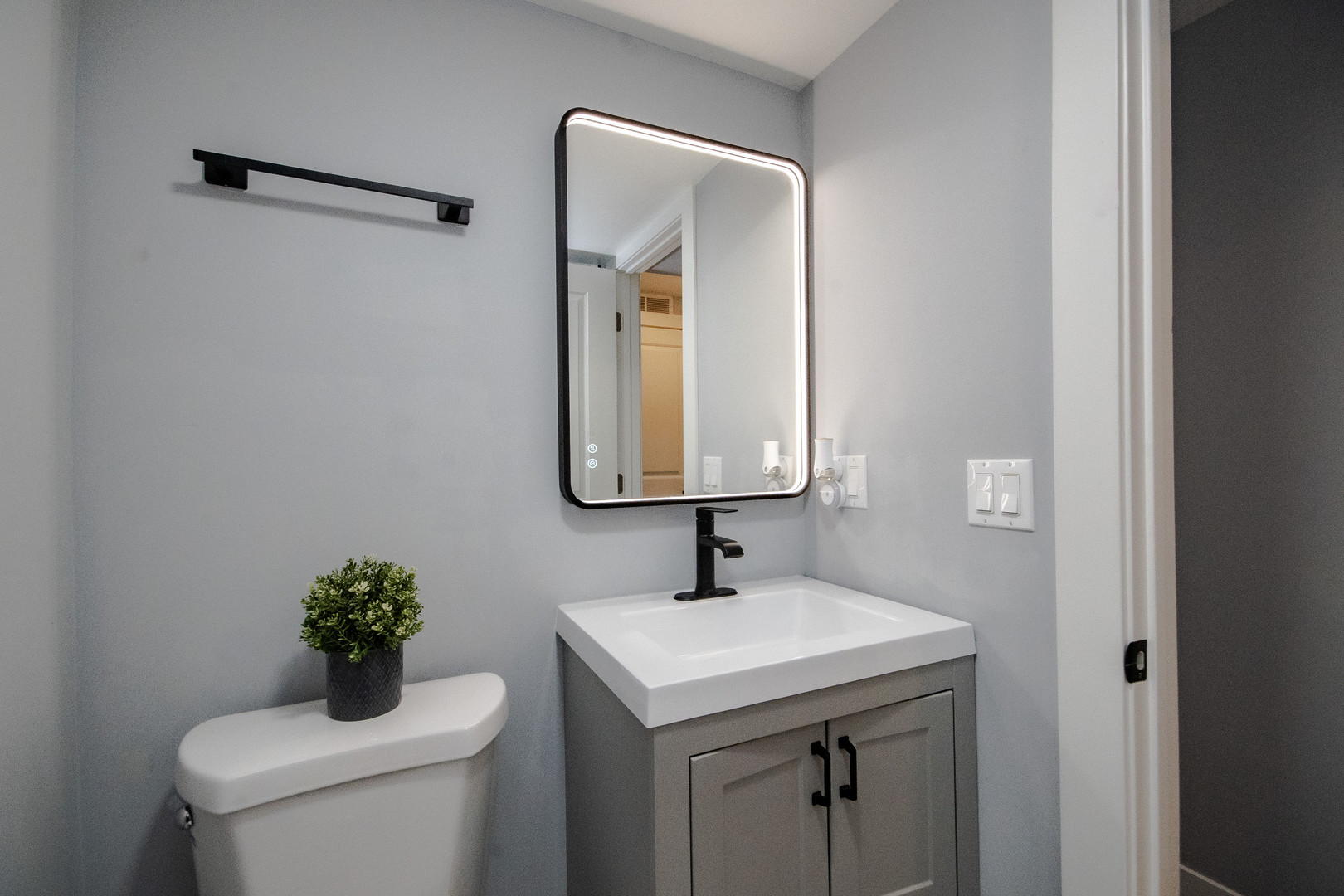 6630 N Trumbull Avenue Property Photo 27