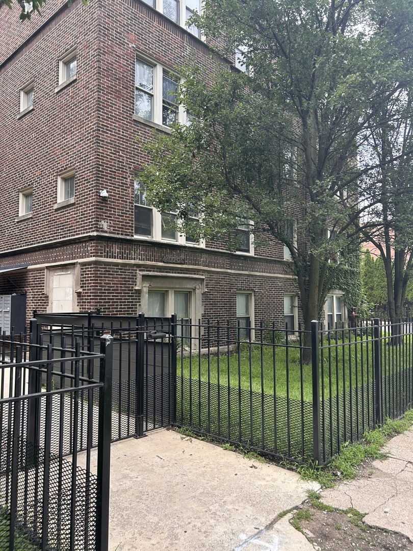 4400 S Drexel Boulevard 307 Property Photo 1