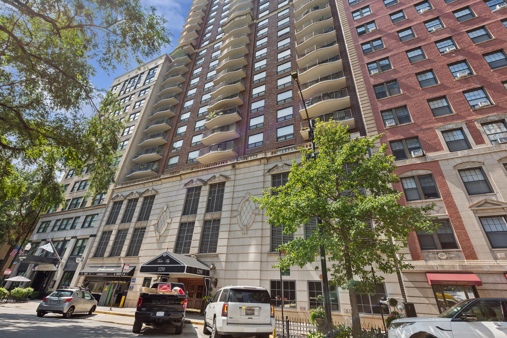 1250 N Dearborn Street 9c Property Photo 1