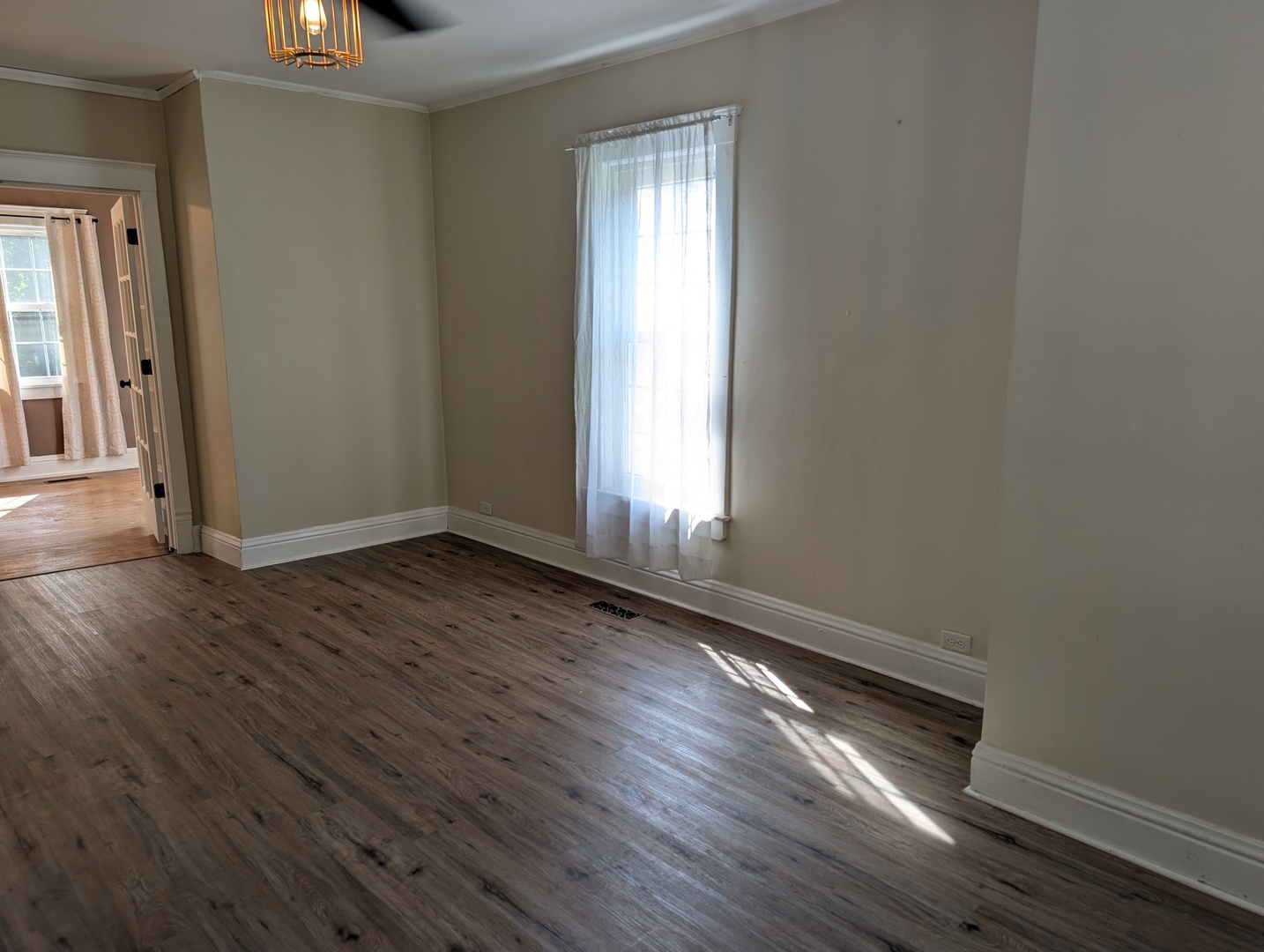 419 S Saxby Avenue Property Photo 5